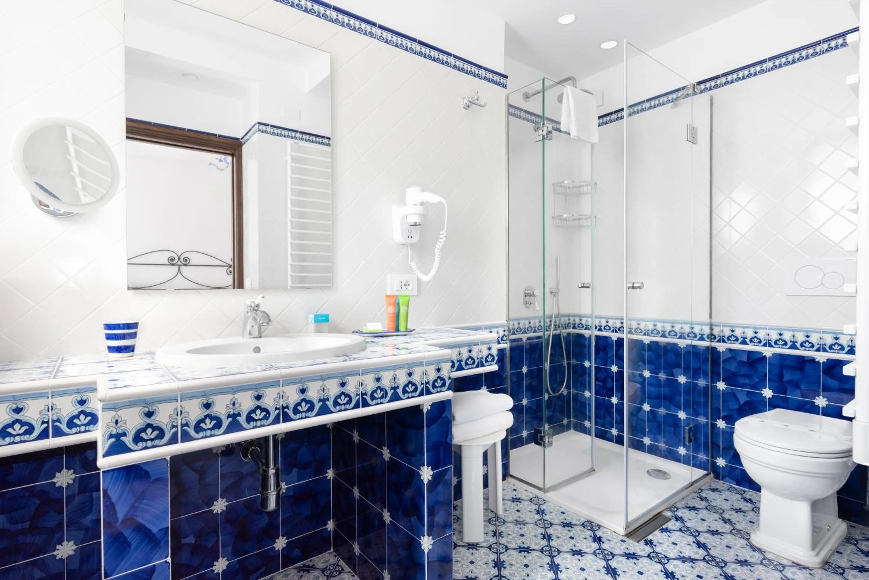 Shower in Hotel La Tonnarella