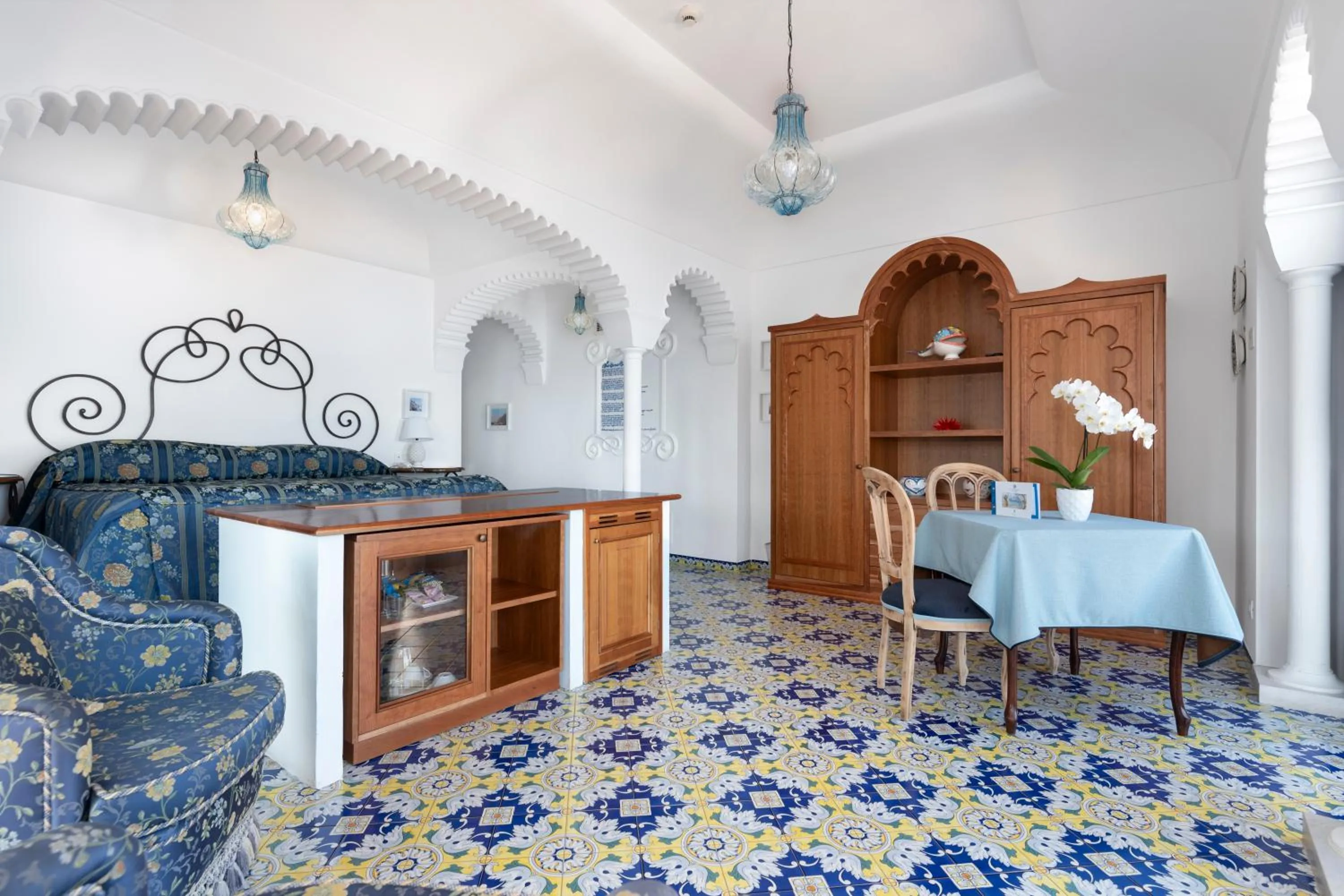 Bedroom in Hotel La Tonnarella