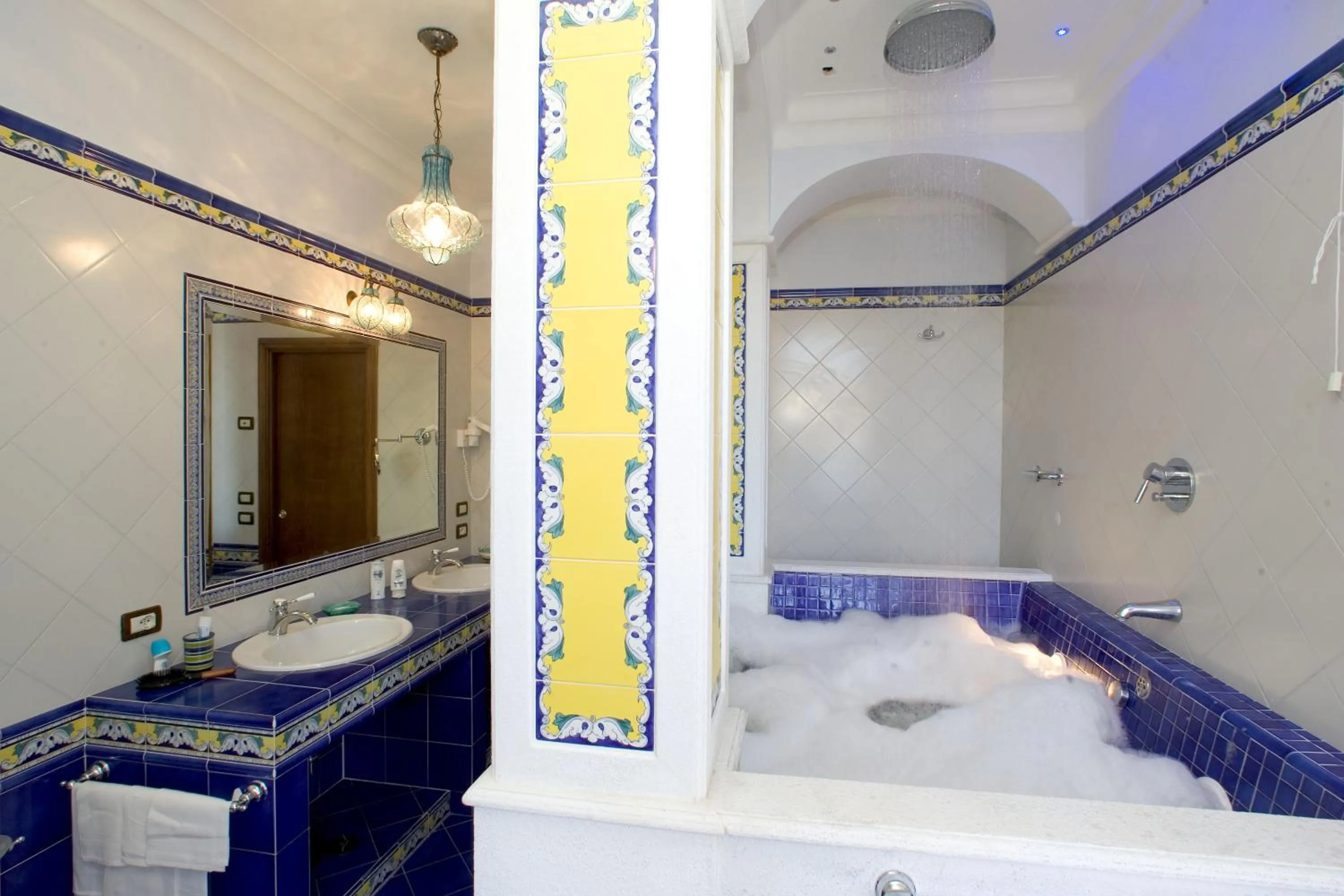 Hot Tub in Hotel La Tonnarella