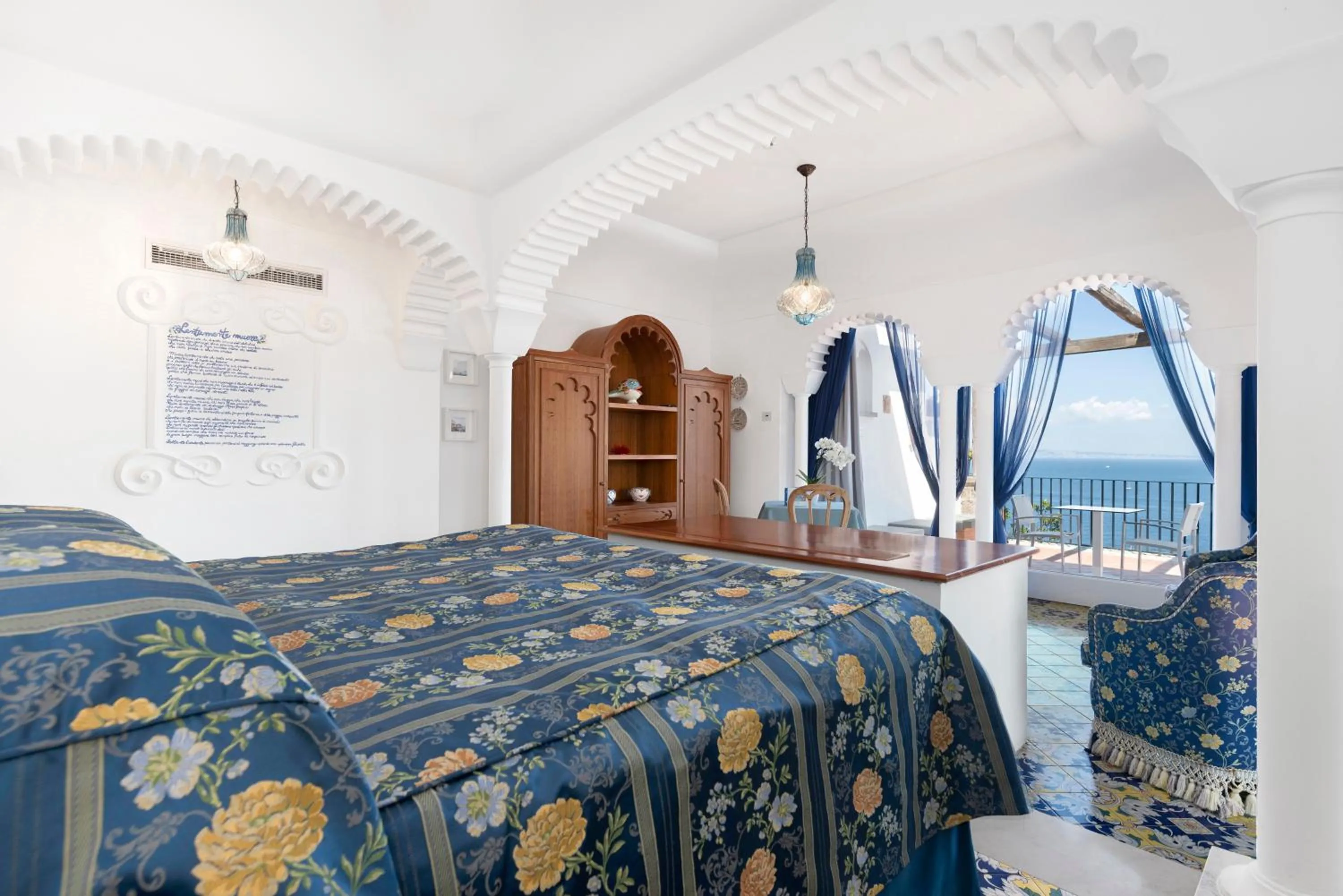 Bed in Hotel La Tonnarella