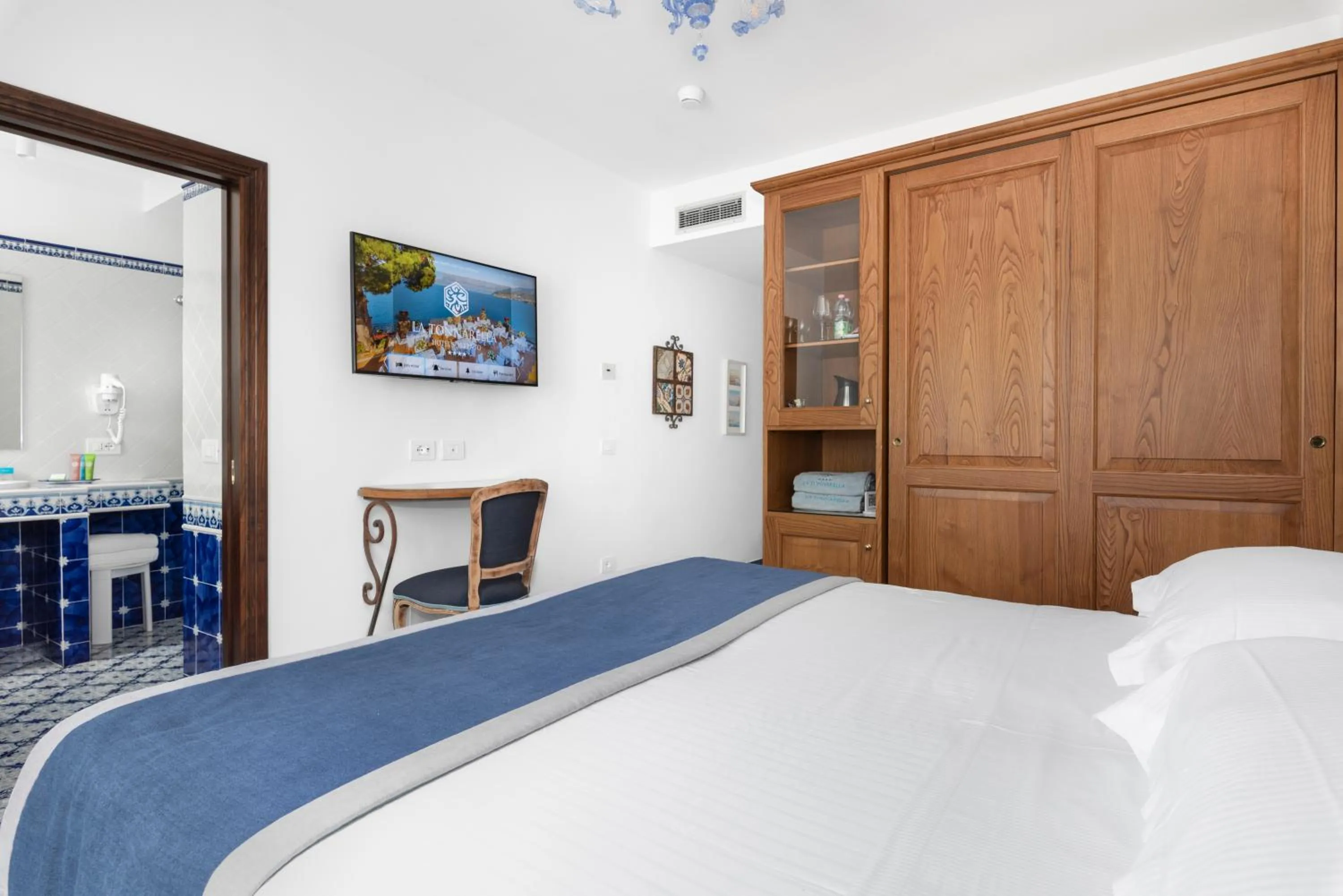 Bed in Hotel La Tonnarella