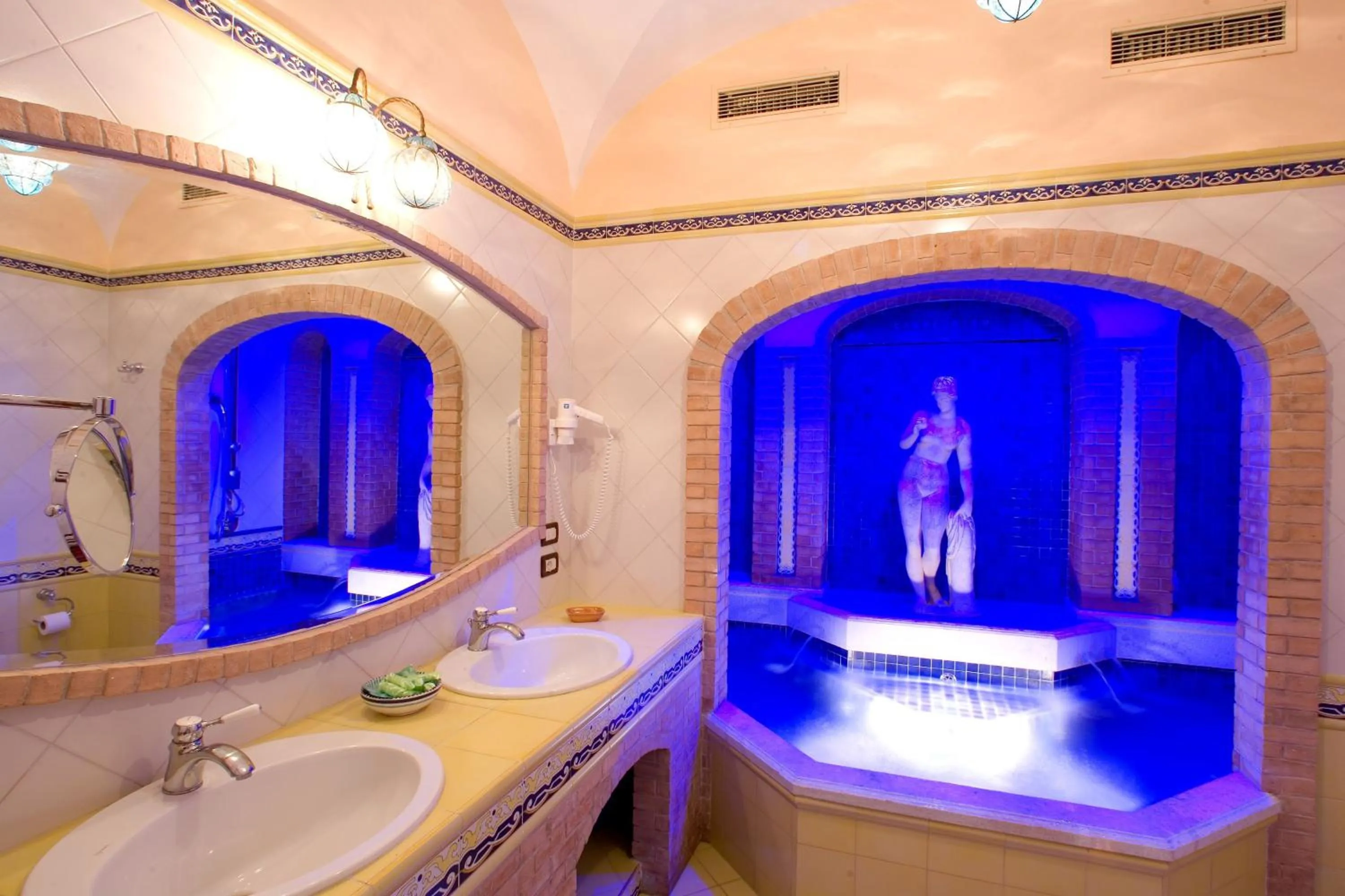 Hot Tub in Hotel La Tonnarella