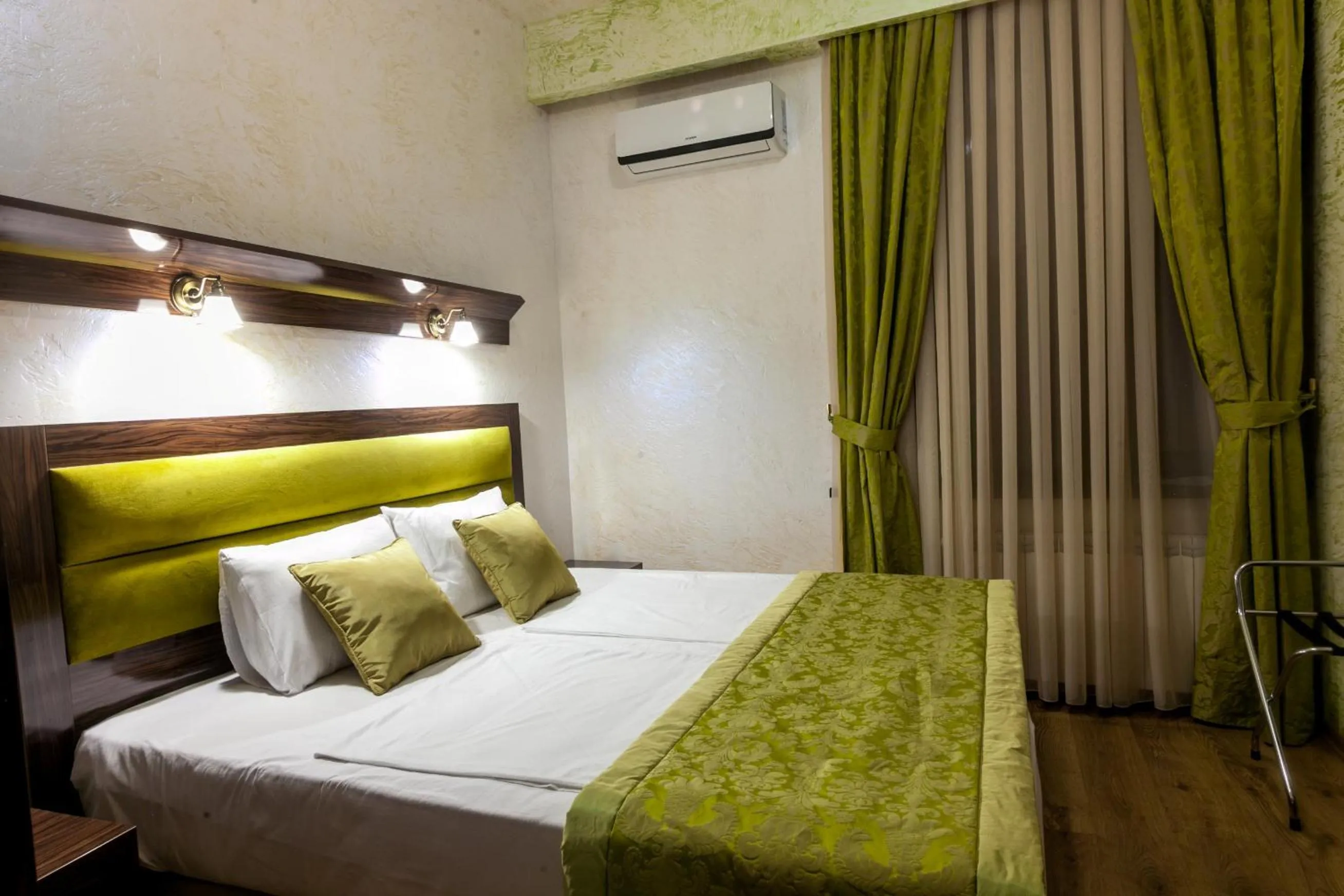 Bed in Iberia Palace Hotel