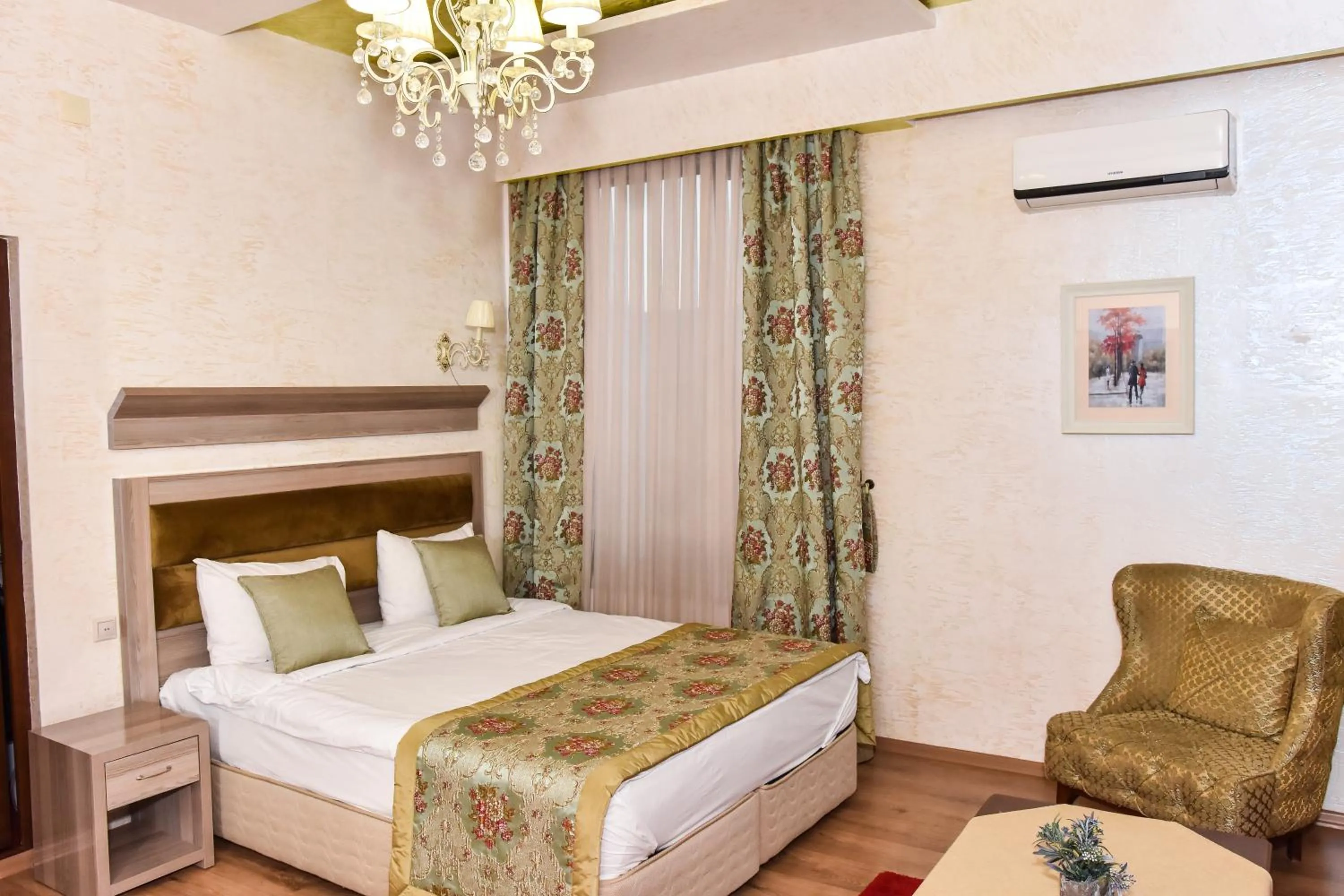 Bed in Iberia Palace Hotel