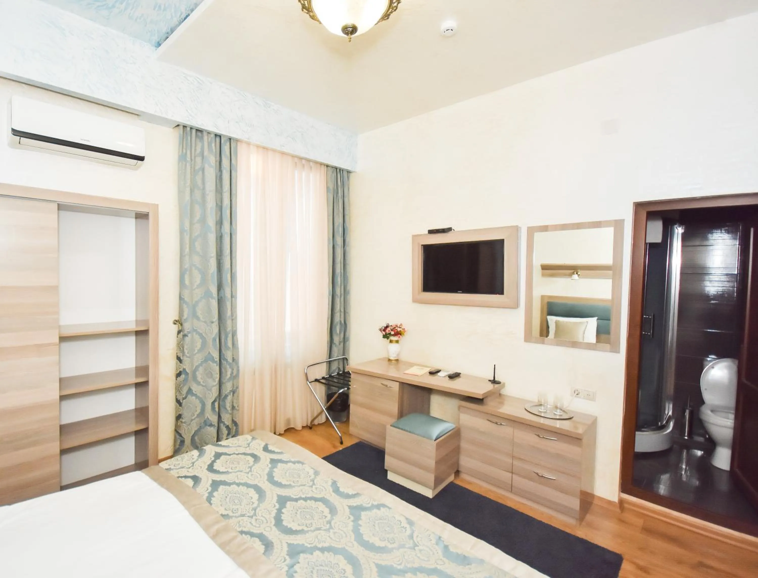 Bed in Iberia Palace Hotel