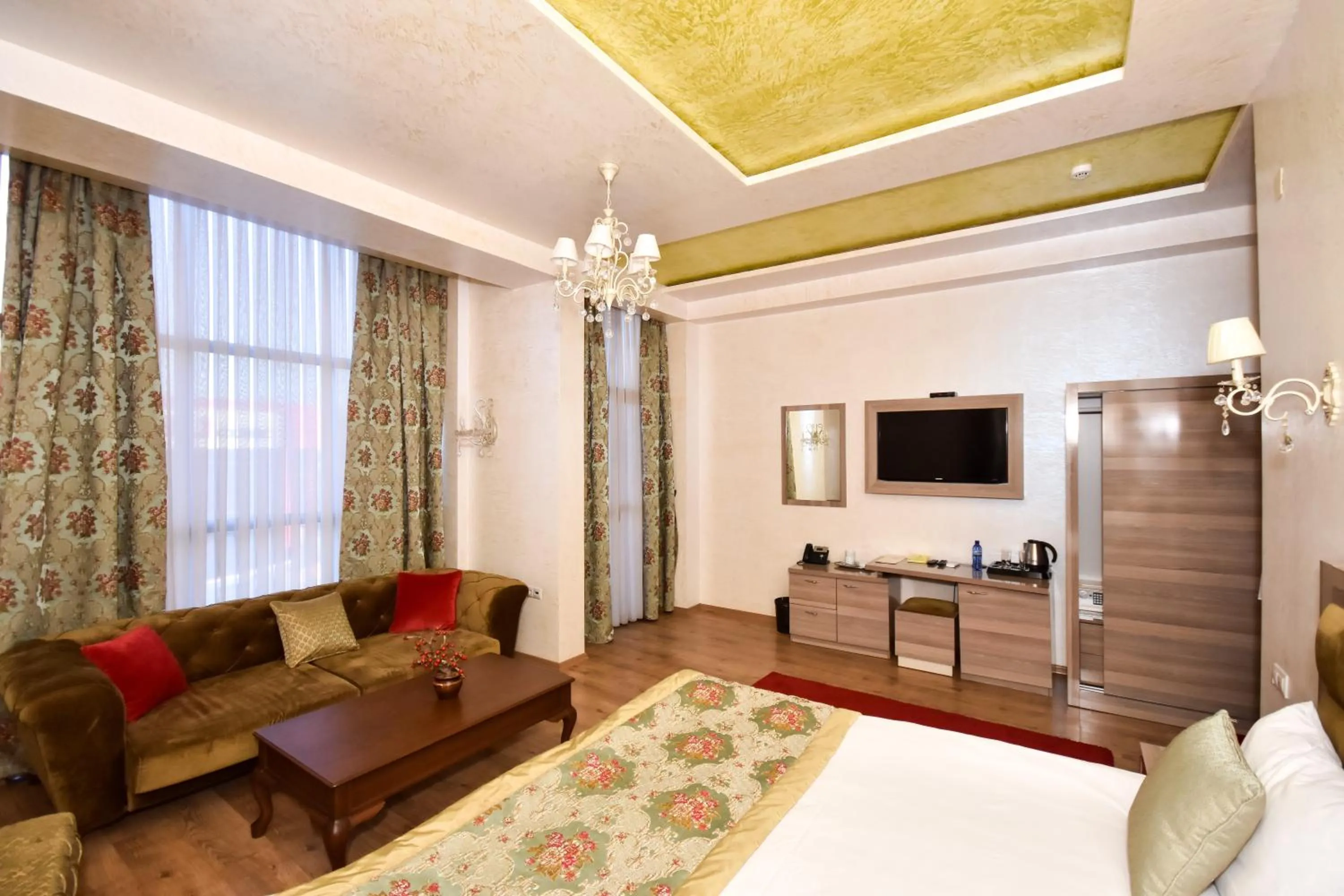 Bed in Iberia Palace Hotel