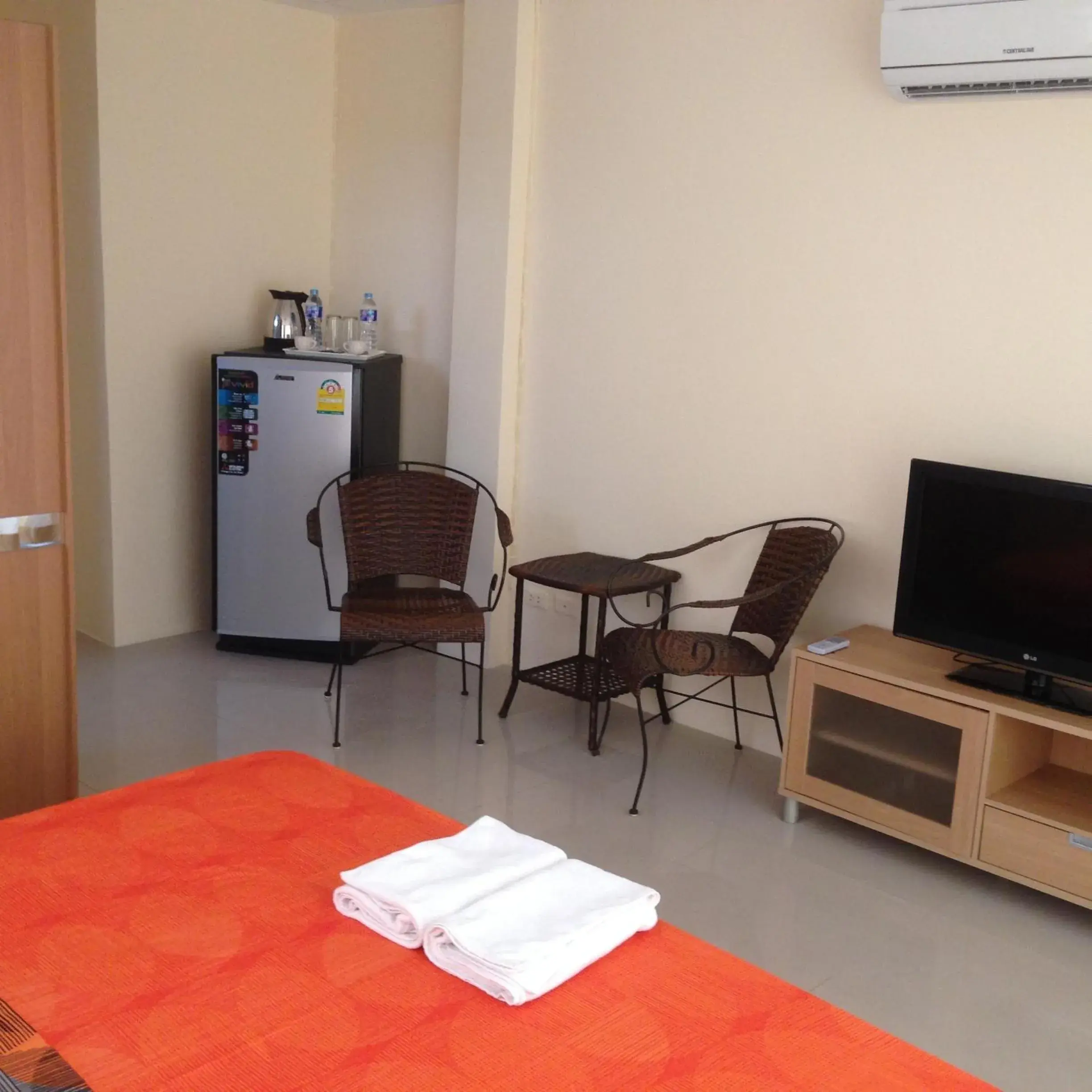 Coffee/tea facilities, TV/Entertainment Center in Concordia Guesthouse