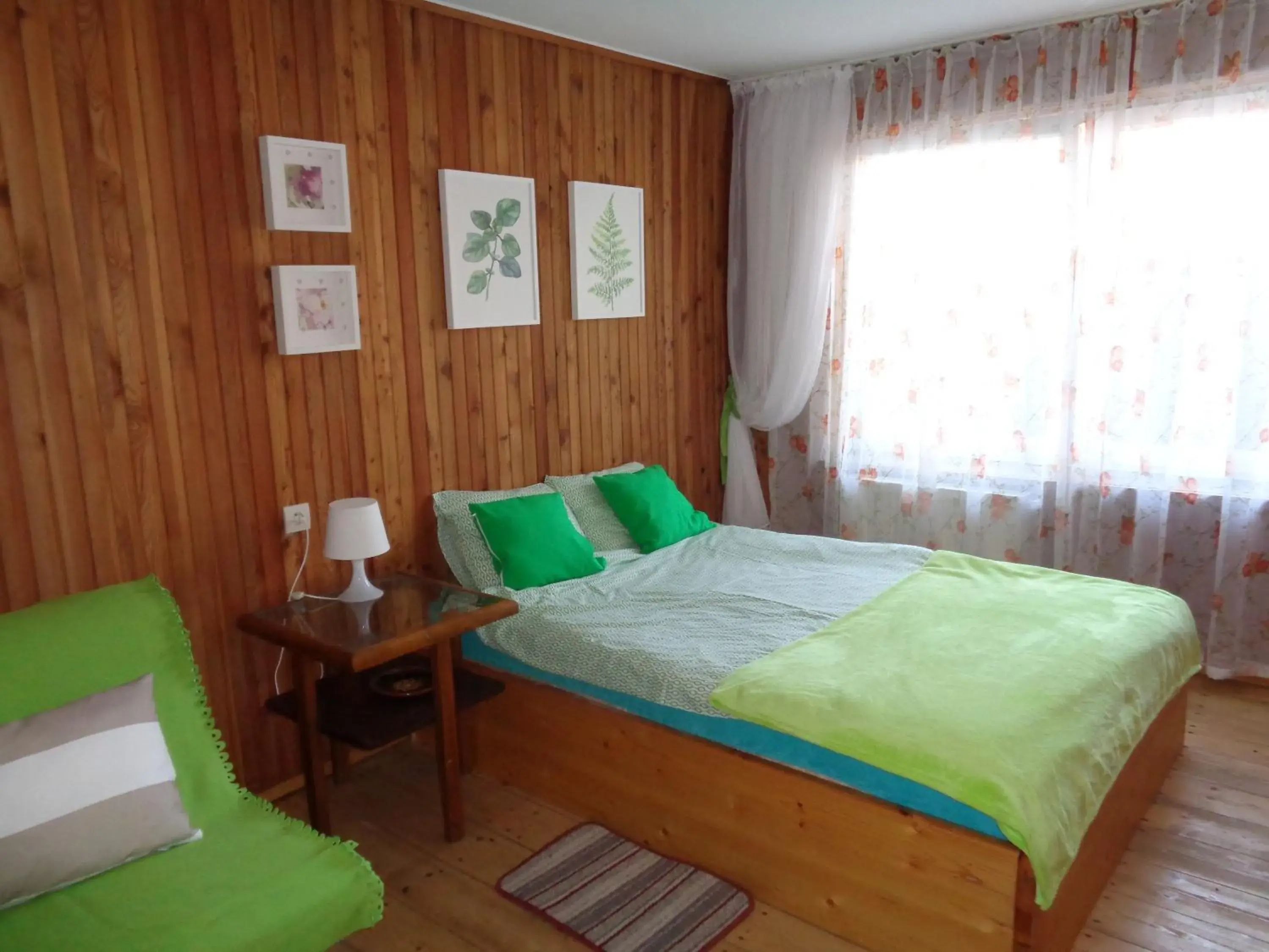 Uroczy Domek Z Ogrodem I Tarasem Uroczy Domek Z Ogrodem I Tarasem