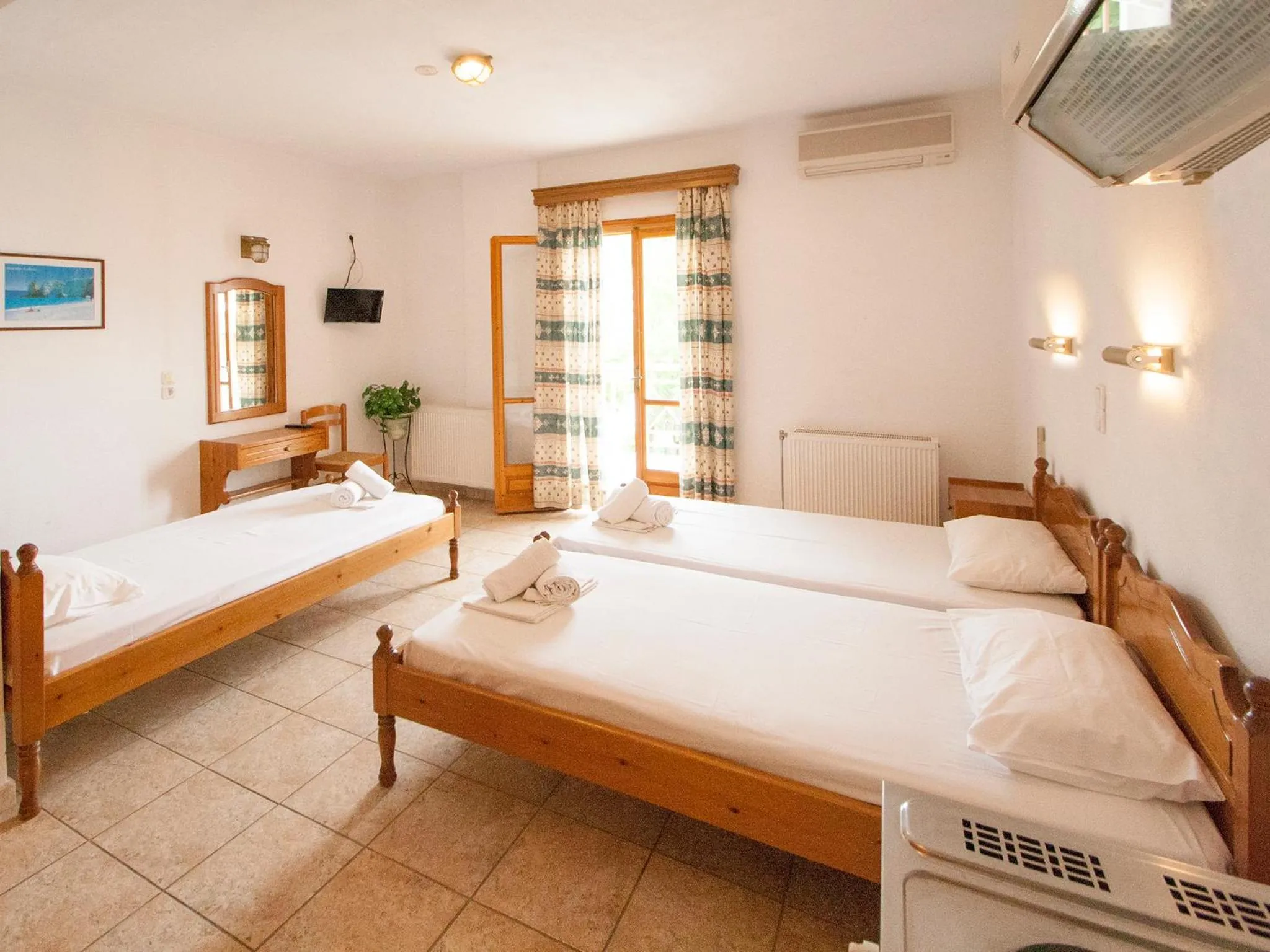 Area and facilities, Bed in LAURA Skiathos