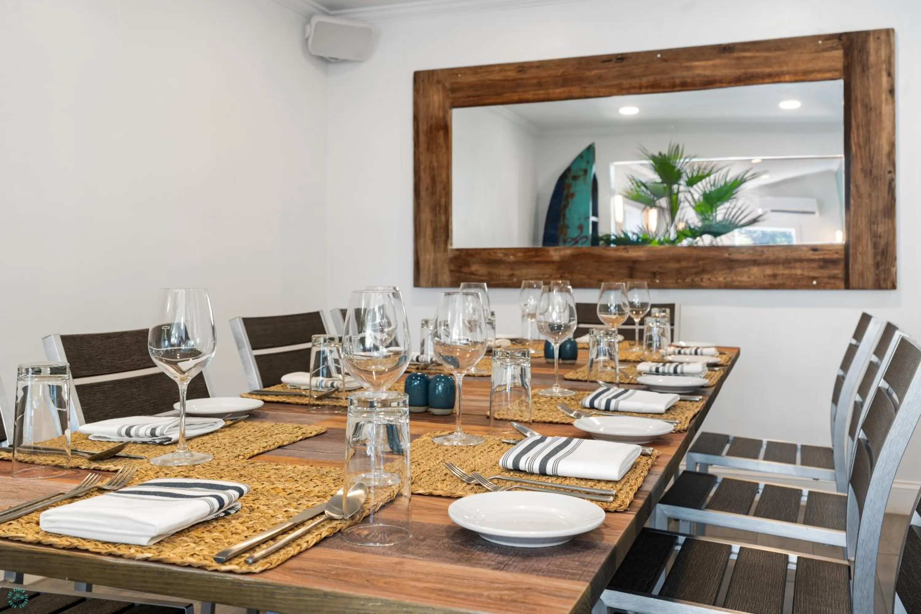 Dining area in Romora Bay Resort & Marina