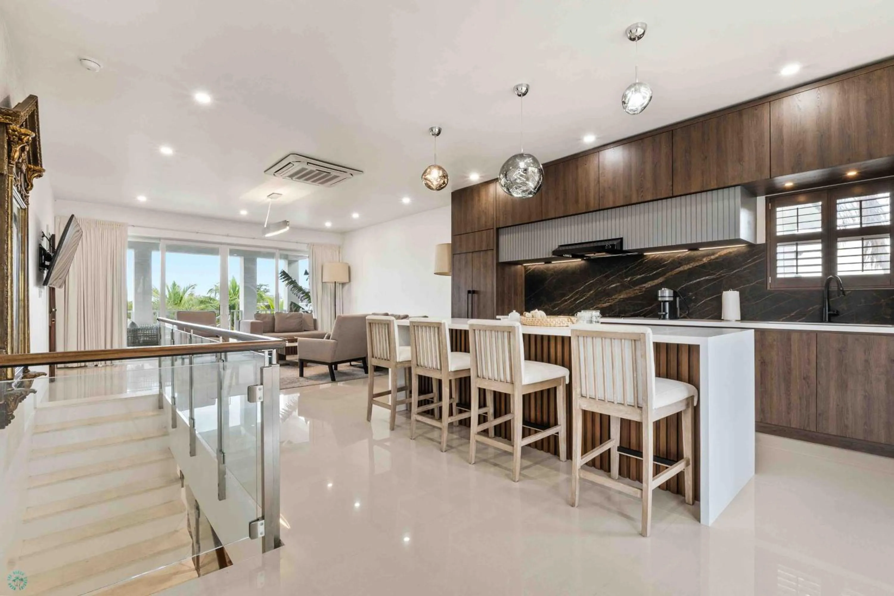 Kitchen or kitchenette in Romora Bay Resort & Marina