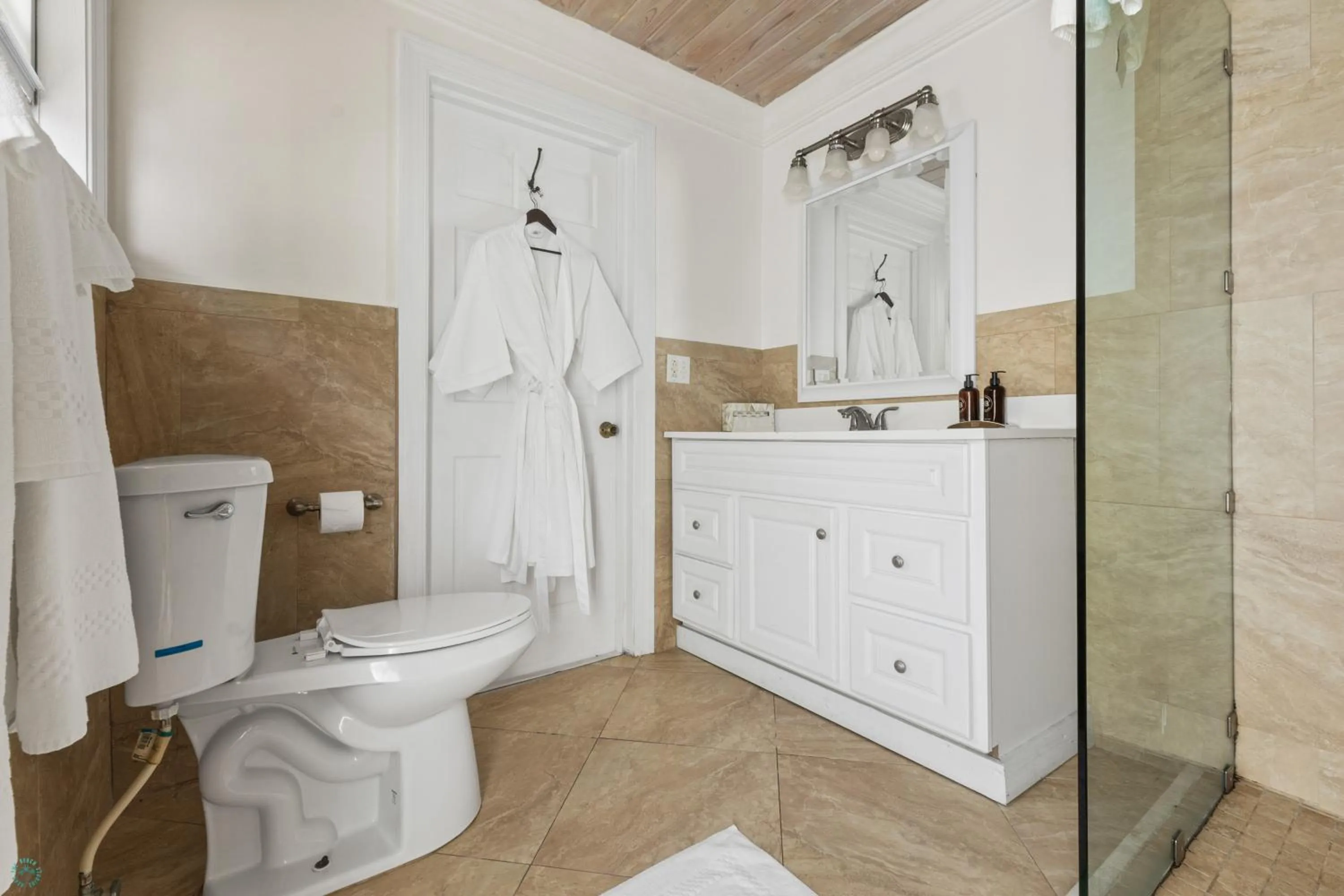 Shower in Romora Bay Resort & Marina