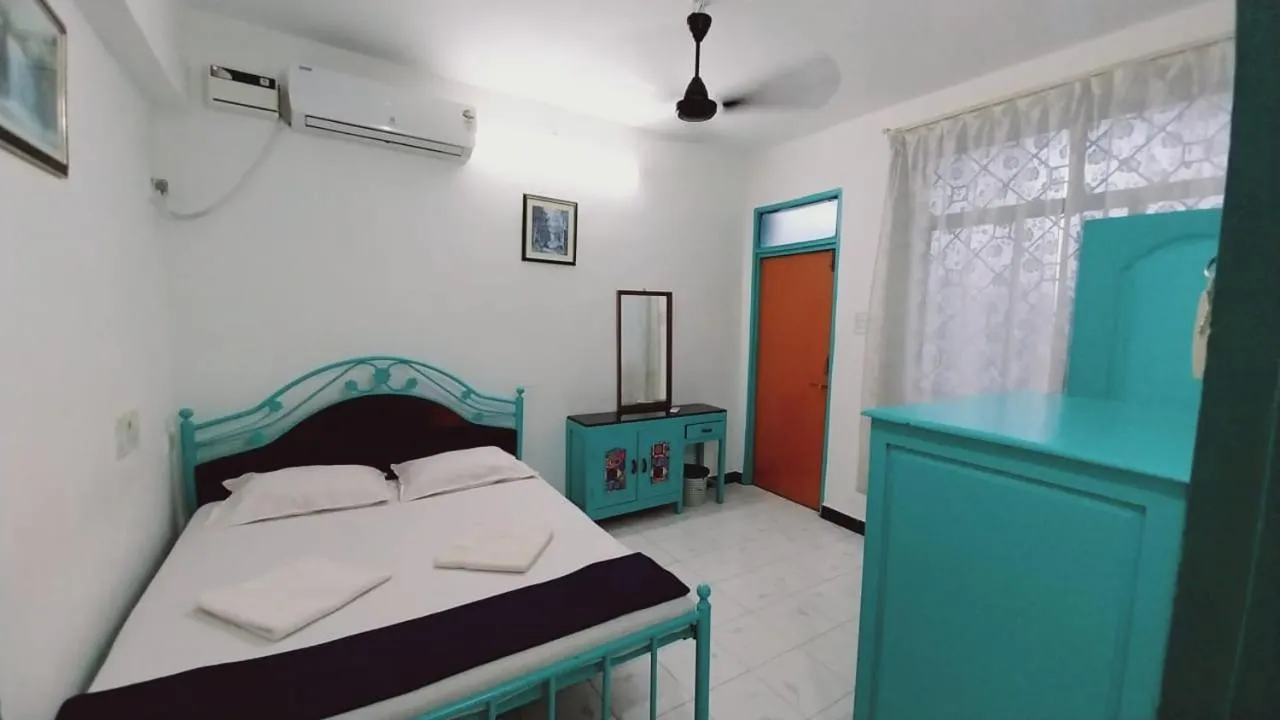 Bed in Shangrila Majorda Beach Hotel