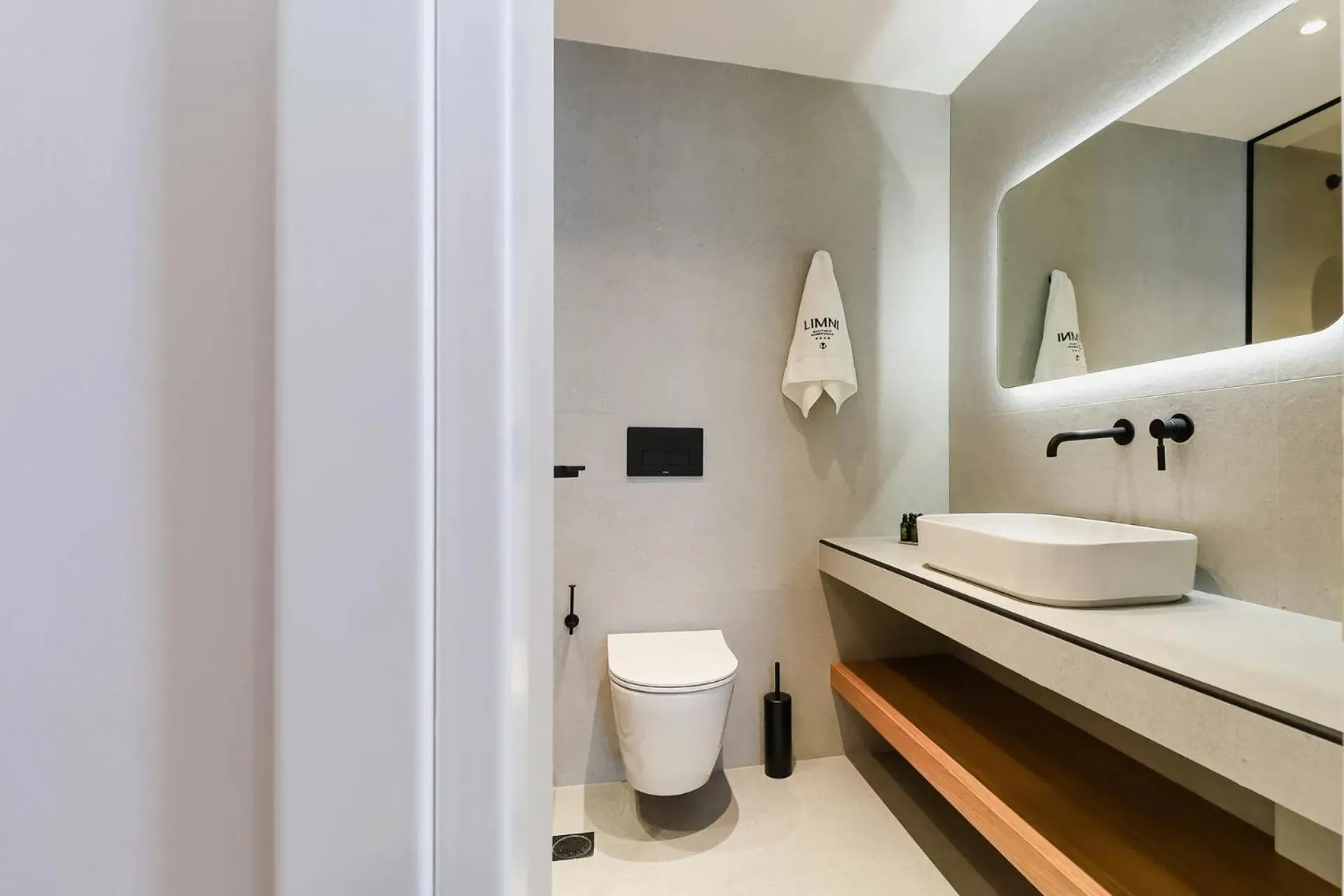 Toilet in LIMNI Boutique Experience Evia