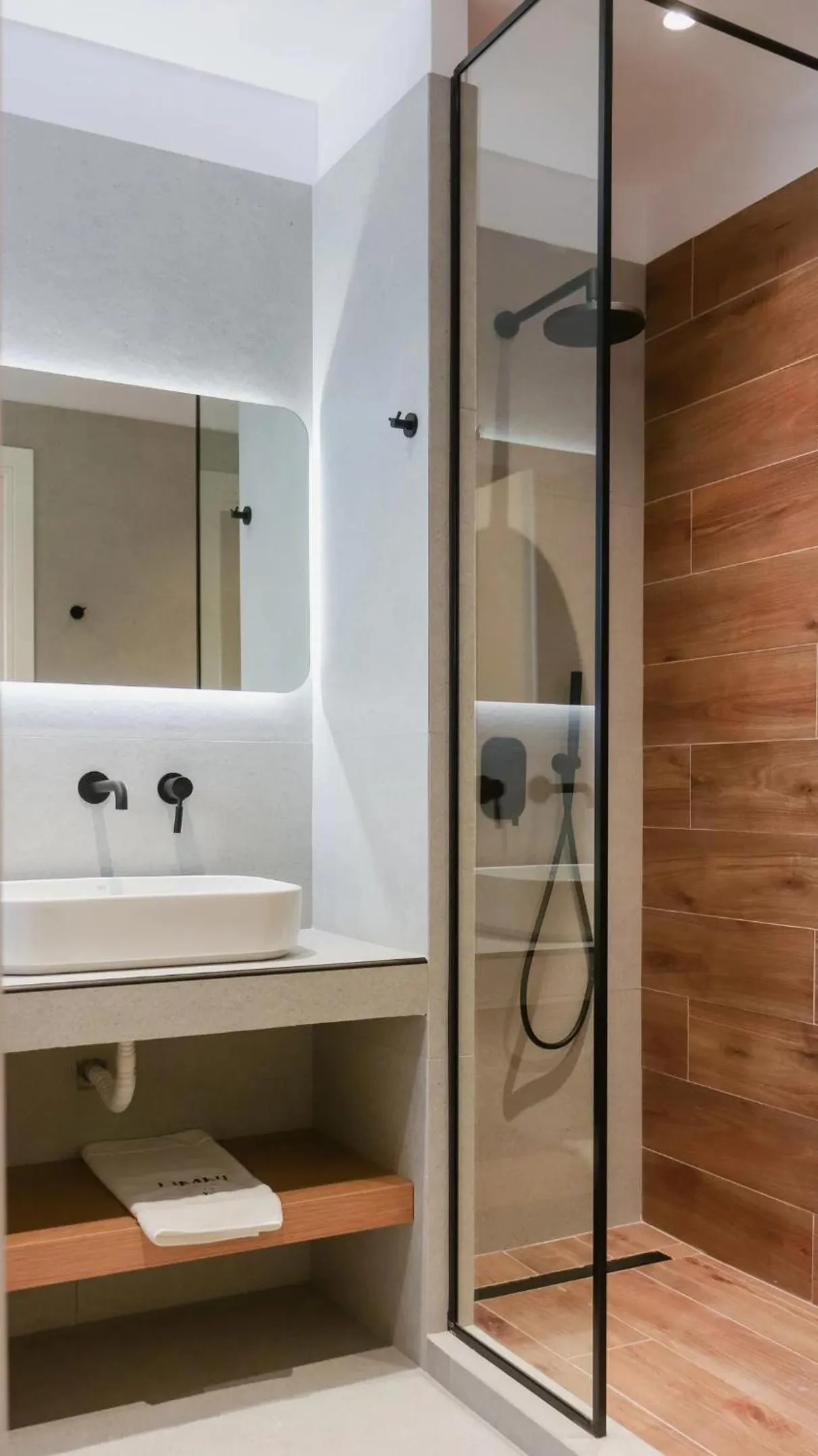 Shower in LIMNI Boutique Experience Evia