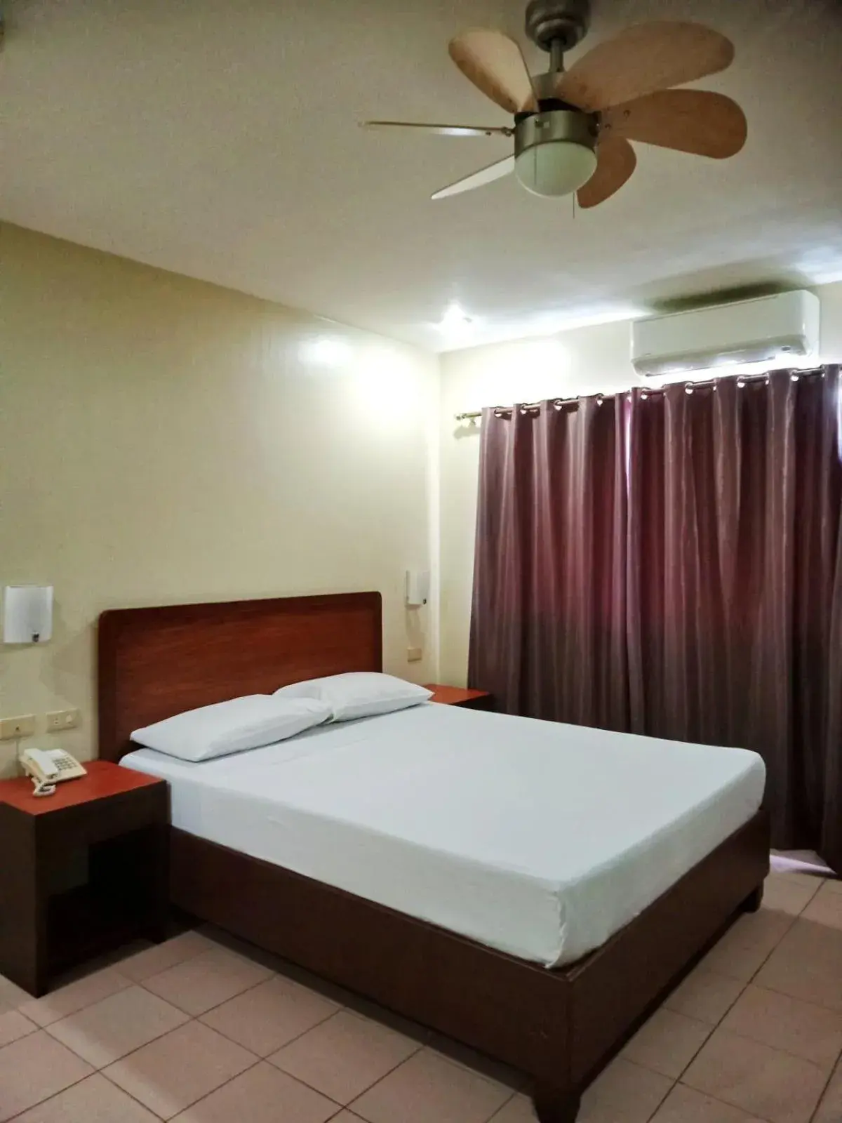 Deluxe Room in Joyce Apartelle Mandaluyong Deluxe Room in Joyce Apartelle Mandaluyong