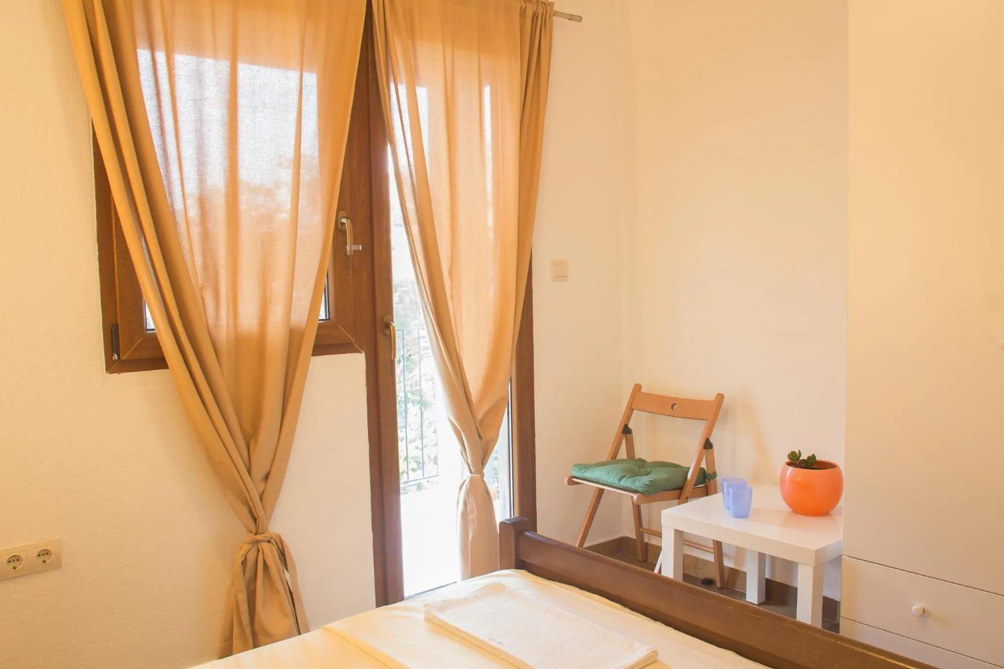 Bedroom, Bed in Olive Apartment
