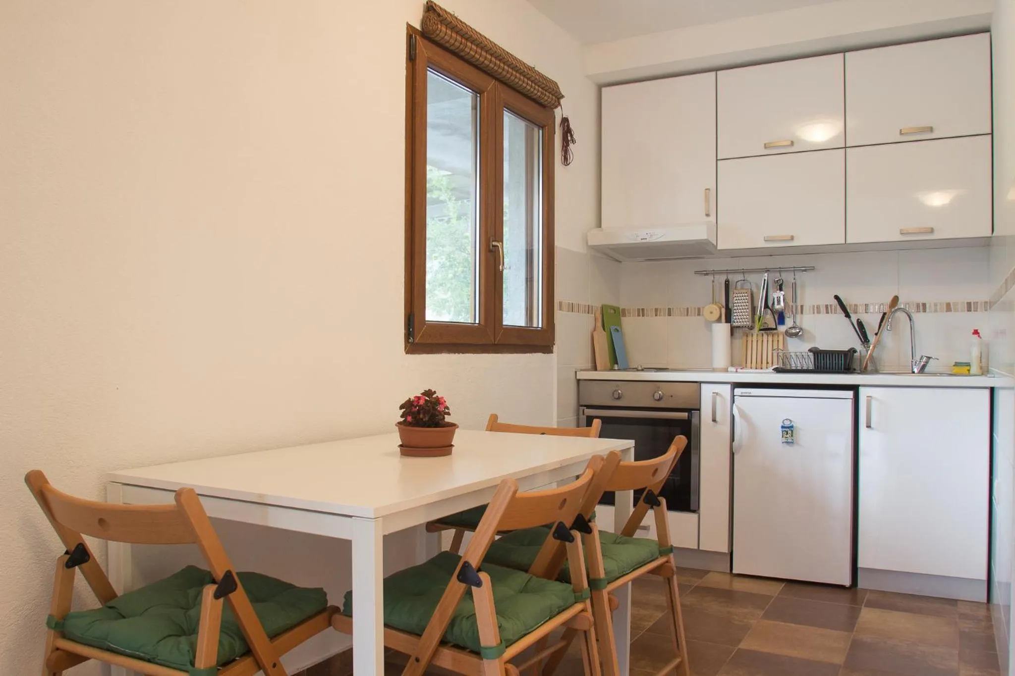 Dining area in Olive Apartment