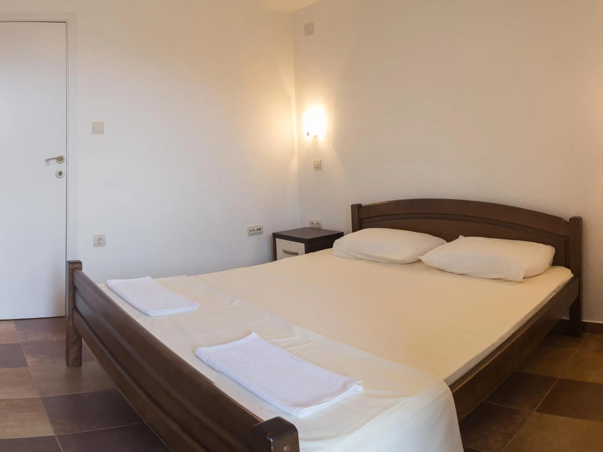 Bedroom, Bed in Olive Apartment