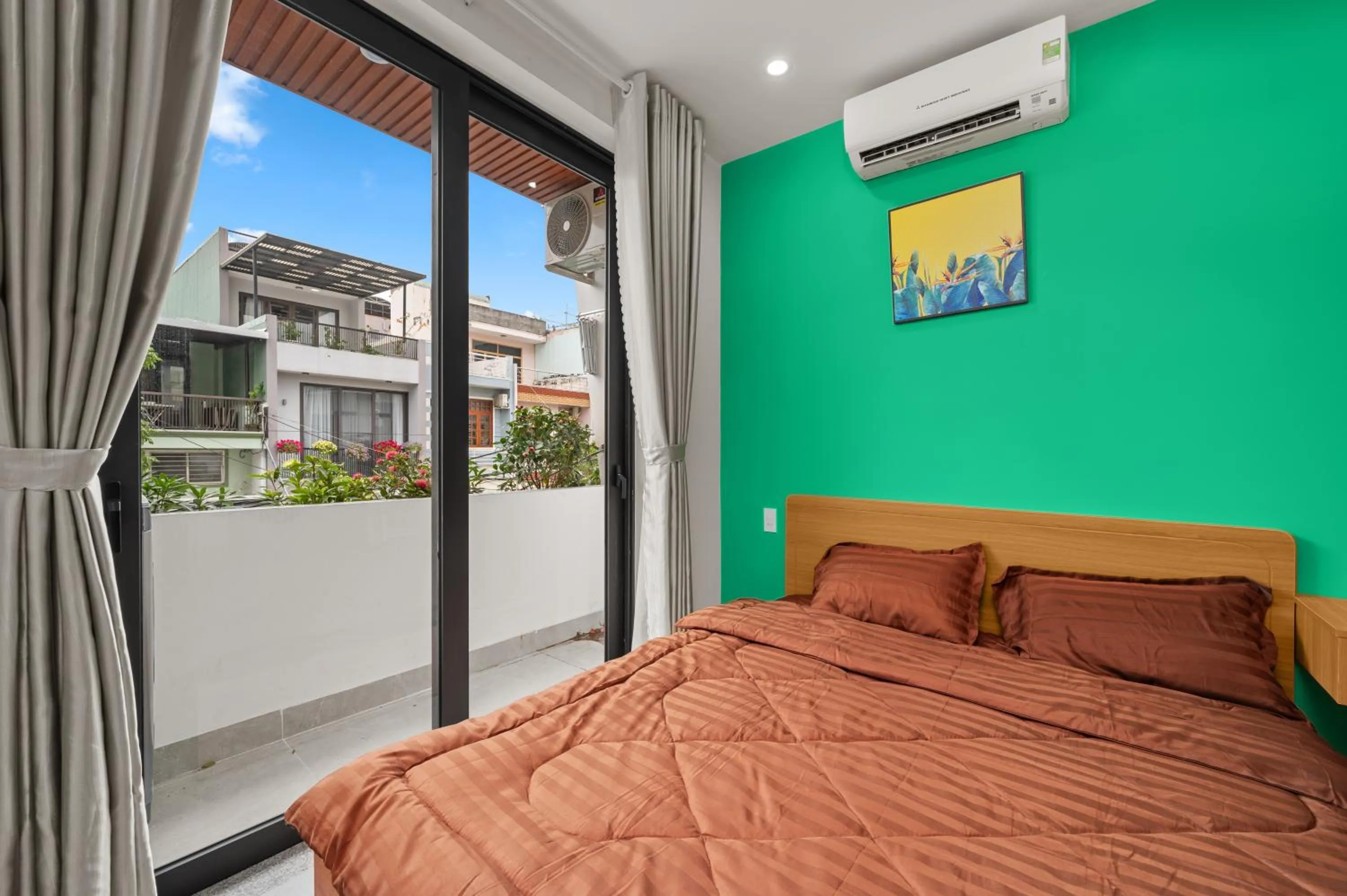 Photo of the whole room, Bed in Saluton House