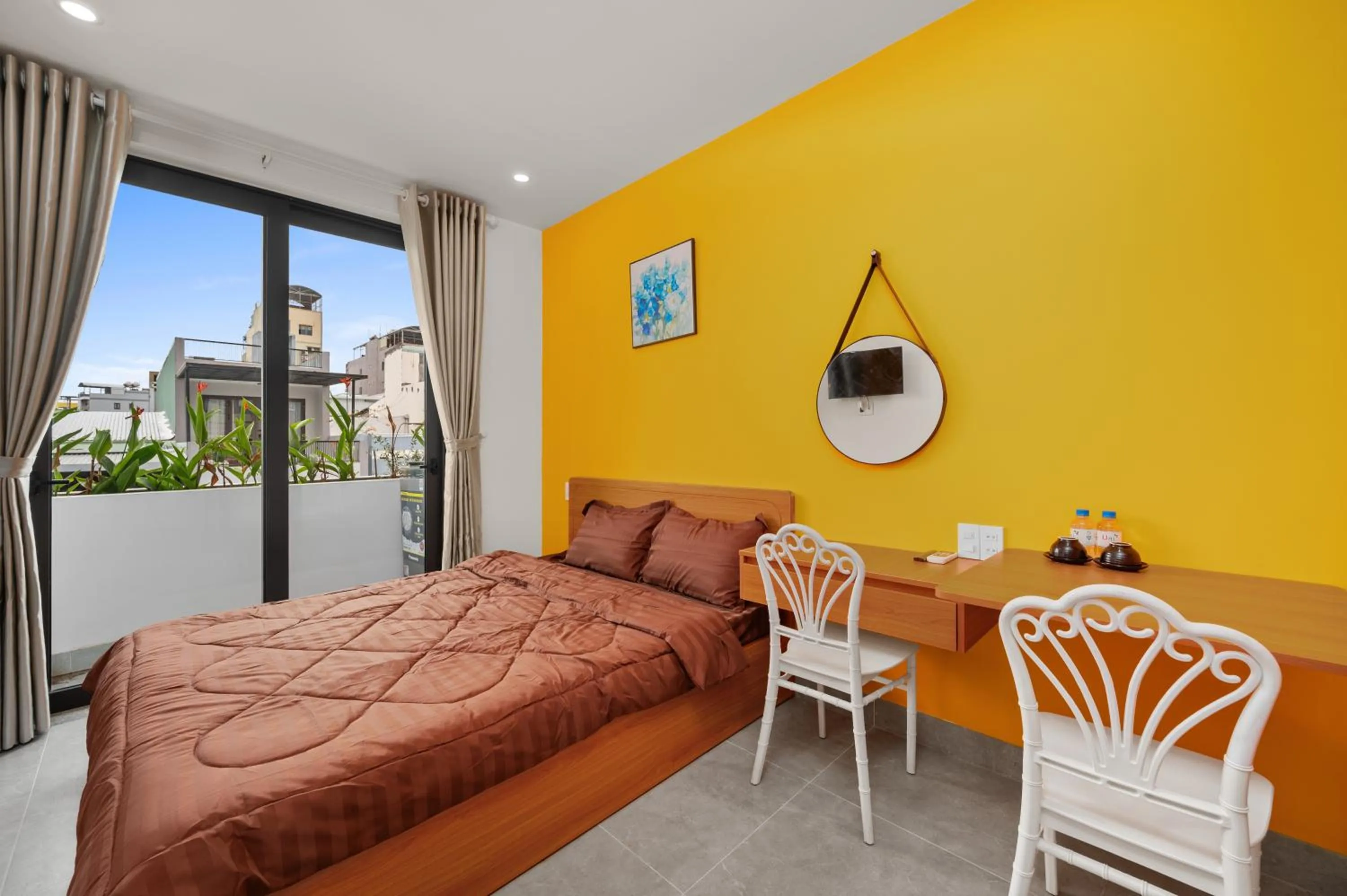 Photo of the whole room, Bed in Saluton House