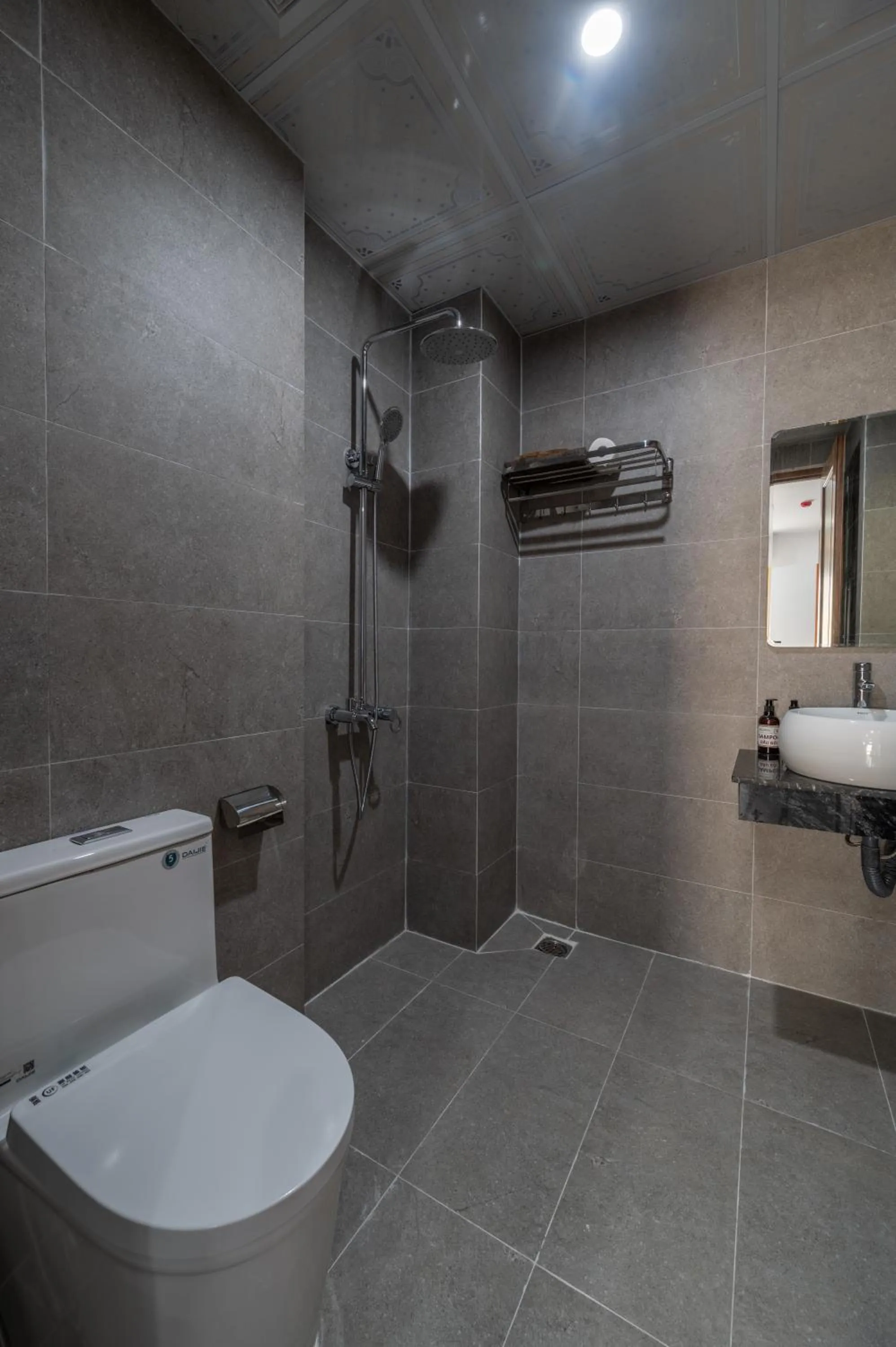 Shower in Saluton House