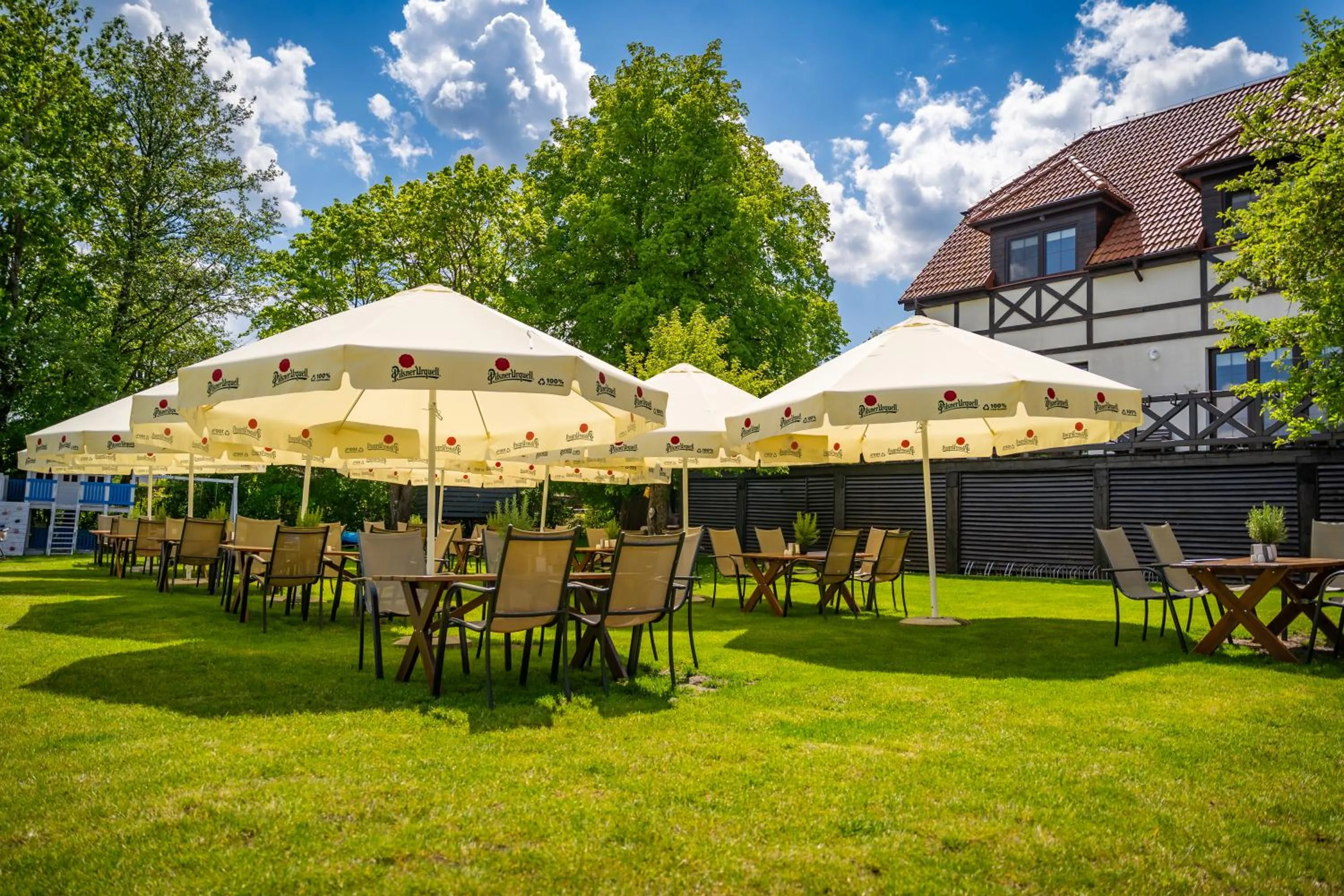 Restaurant/places to eat in Stare Sady Chillout Rooms "Pod Jabłoniami"