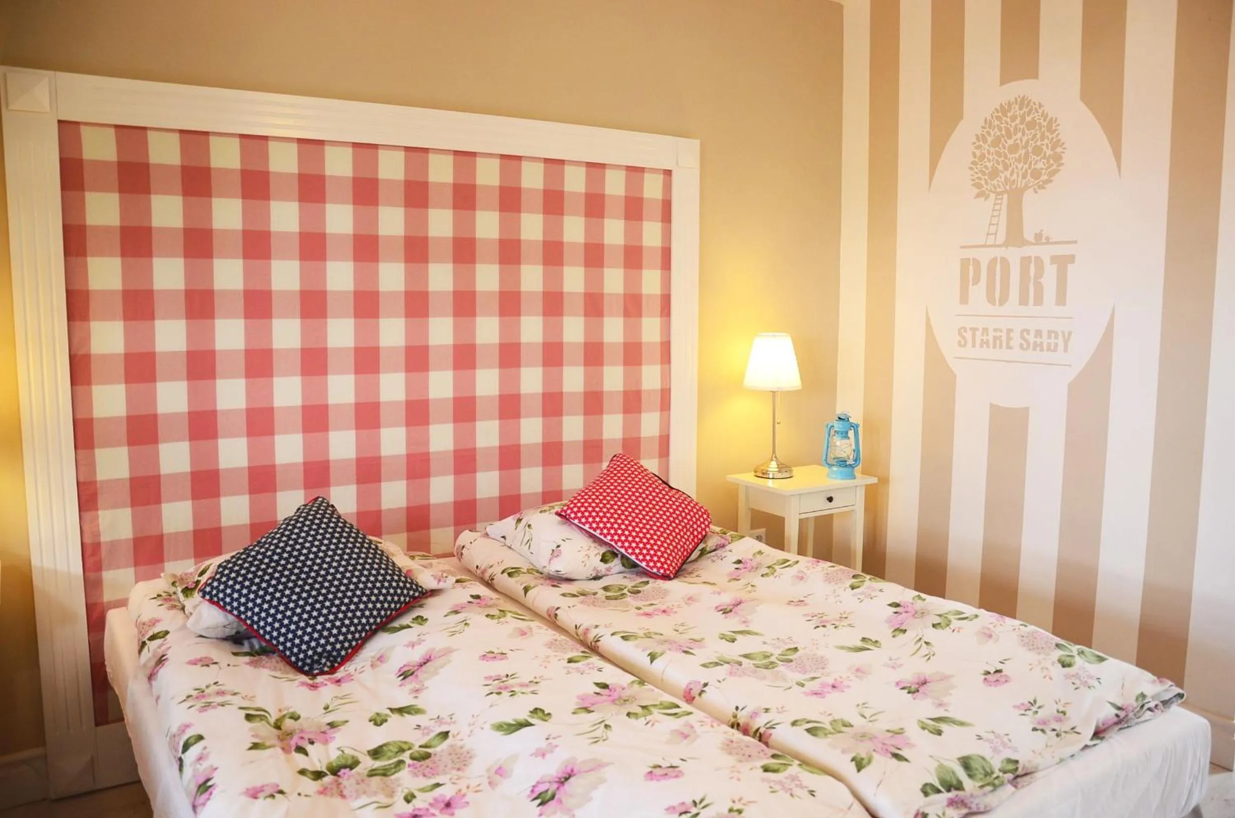 Bed in Stare Sady Chillout Rooms "Pod Jabłoniami"