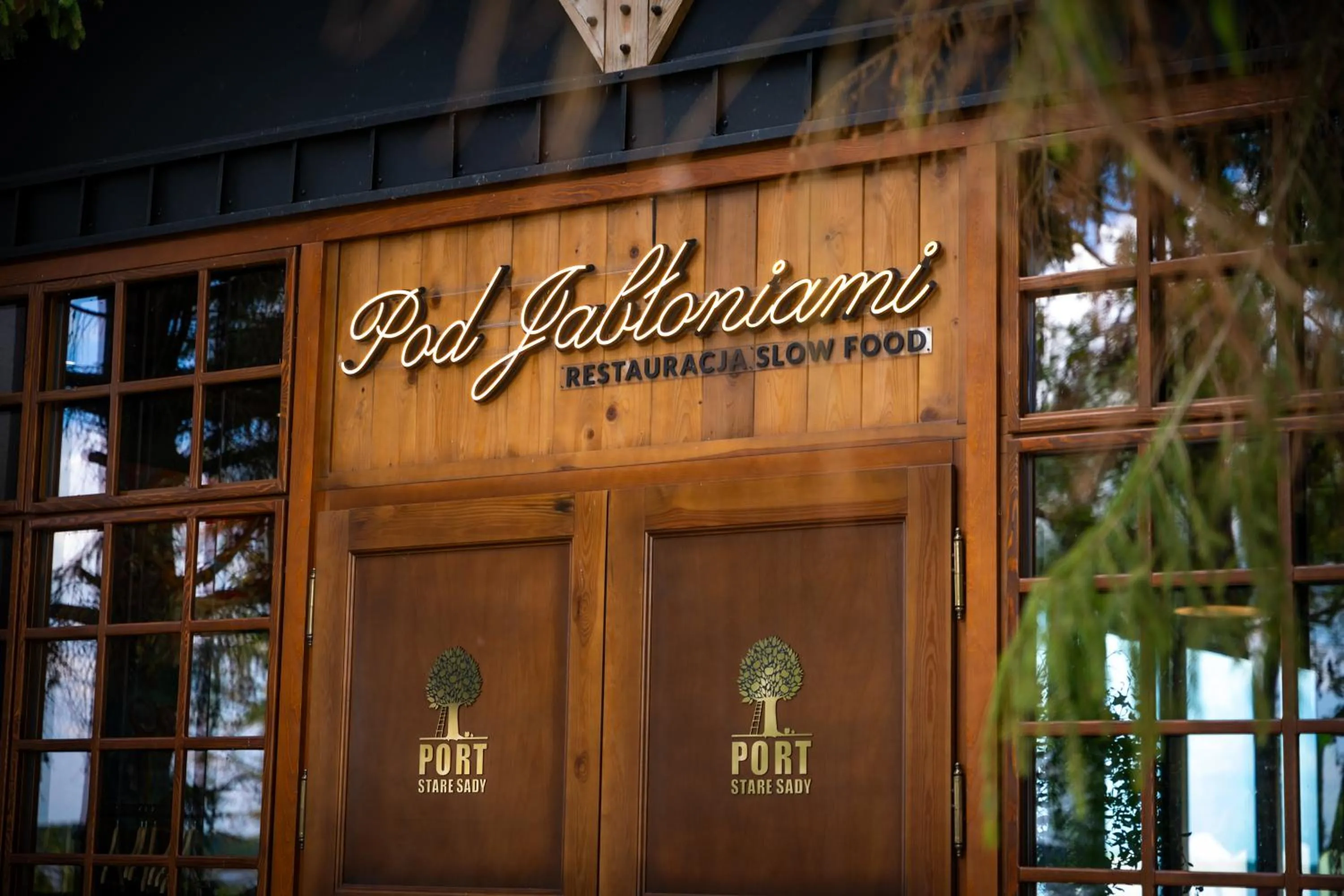 Restaurant/places to eat in Stare Sady Chillout Rooms "Pod Jabłoniami"