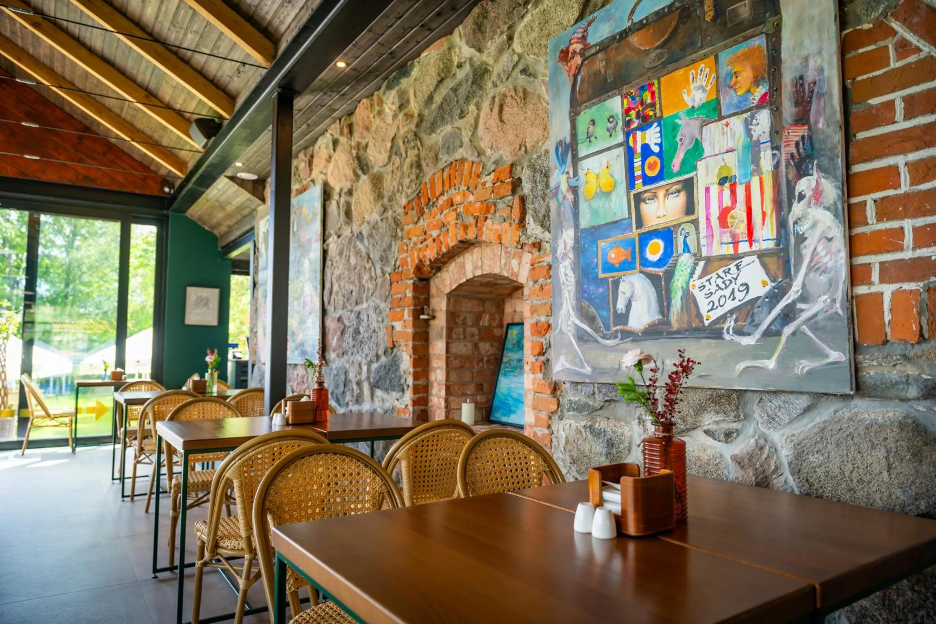 Restaurant/places to eat in Stare Sady Chillout Rooms "Pod Jabłoniami"