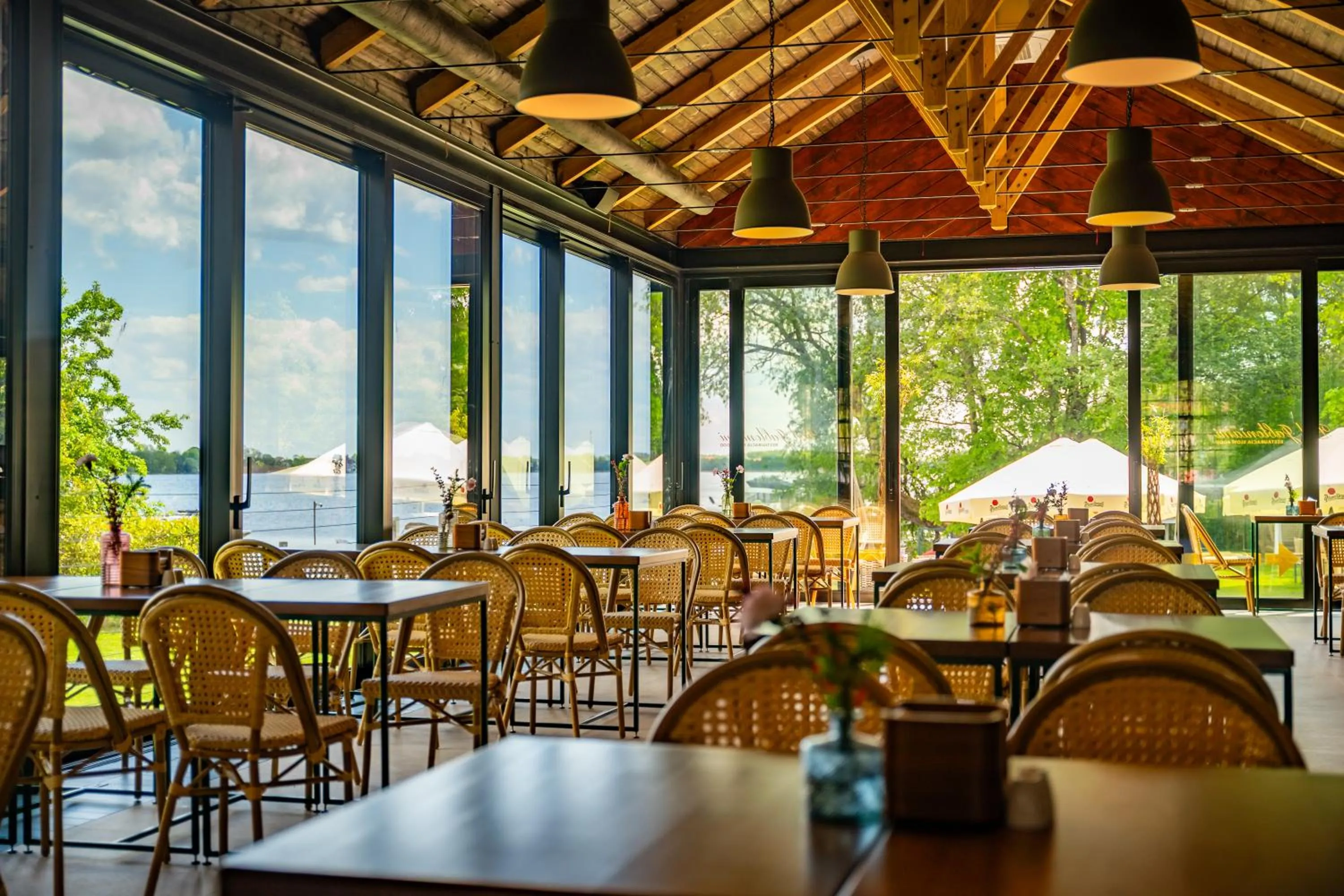 Restaurant/places to eat in Stare Sady Chillout Rooms "Pod Jabłoniami"