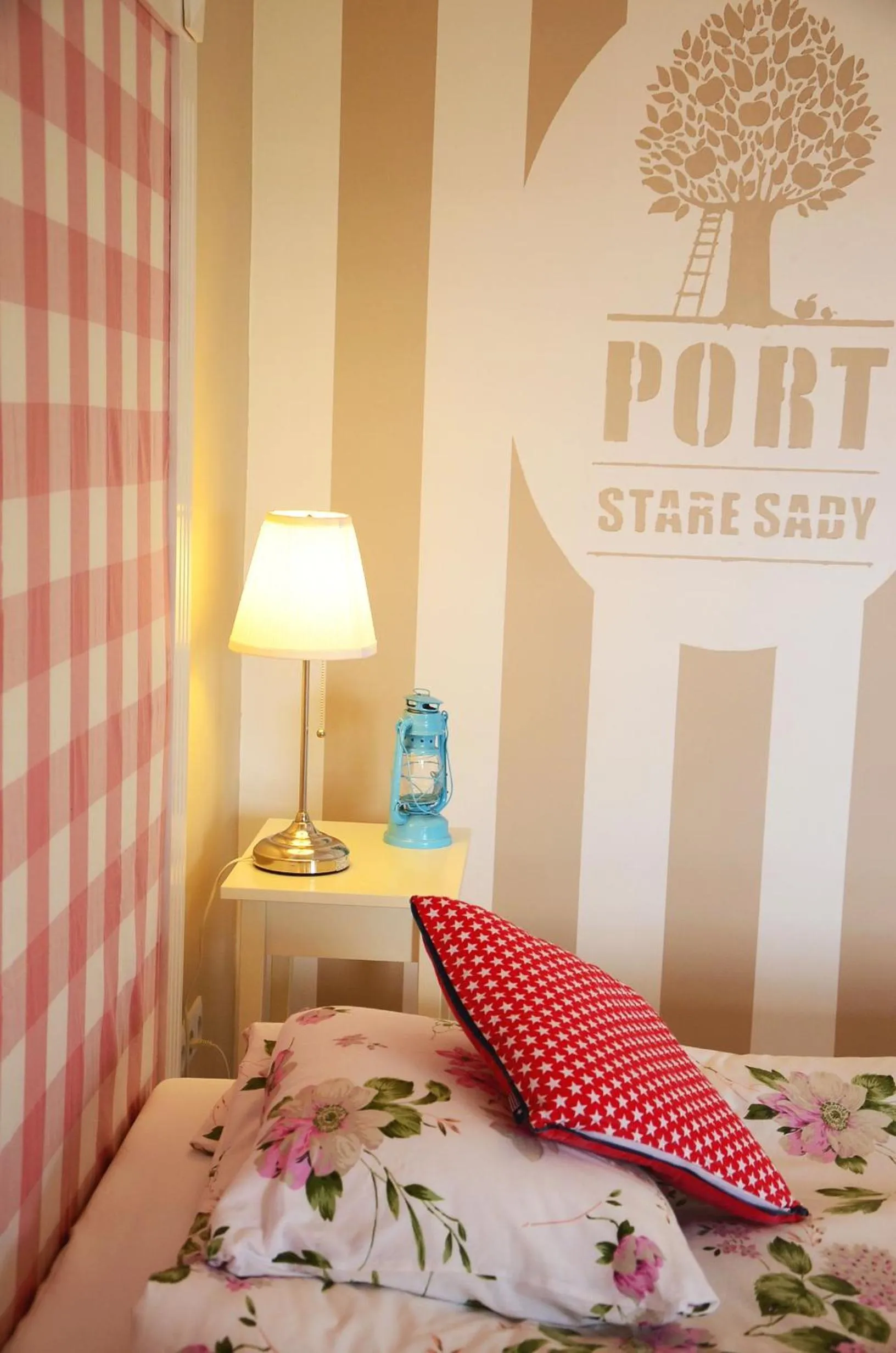 Decorative detail, Bed in Stare Sady Chillout Rooms "Pod Jabłoniami"