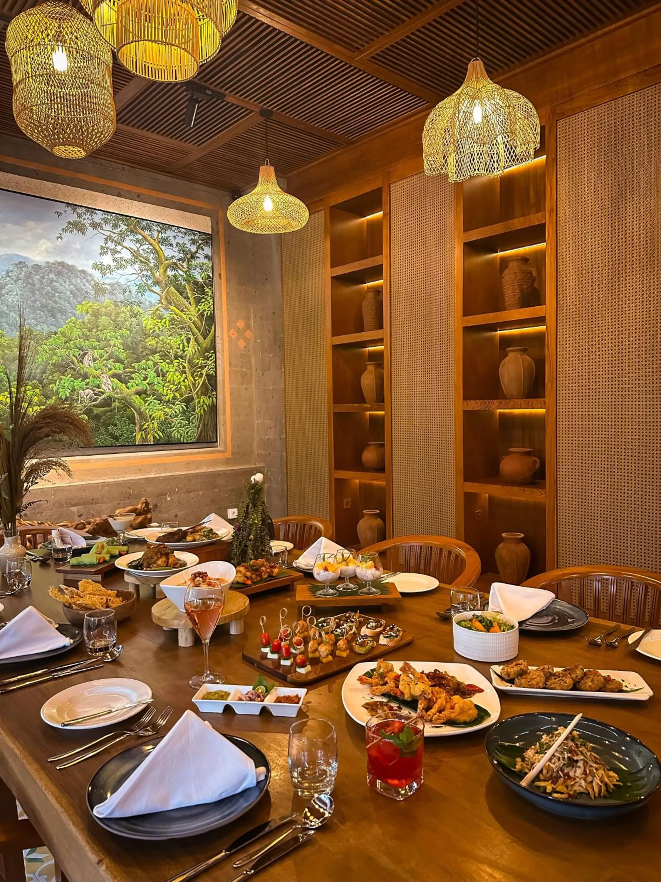 Dining area in Anumana De Suite