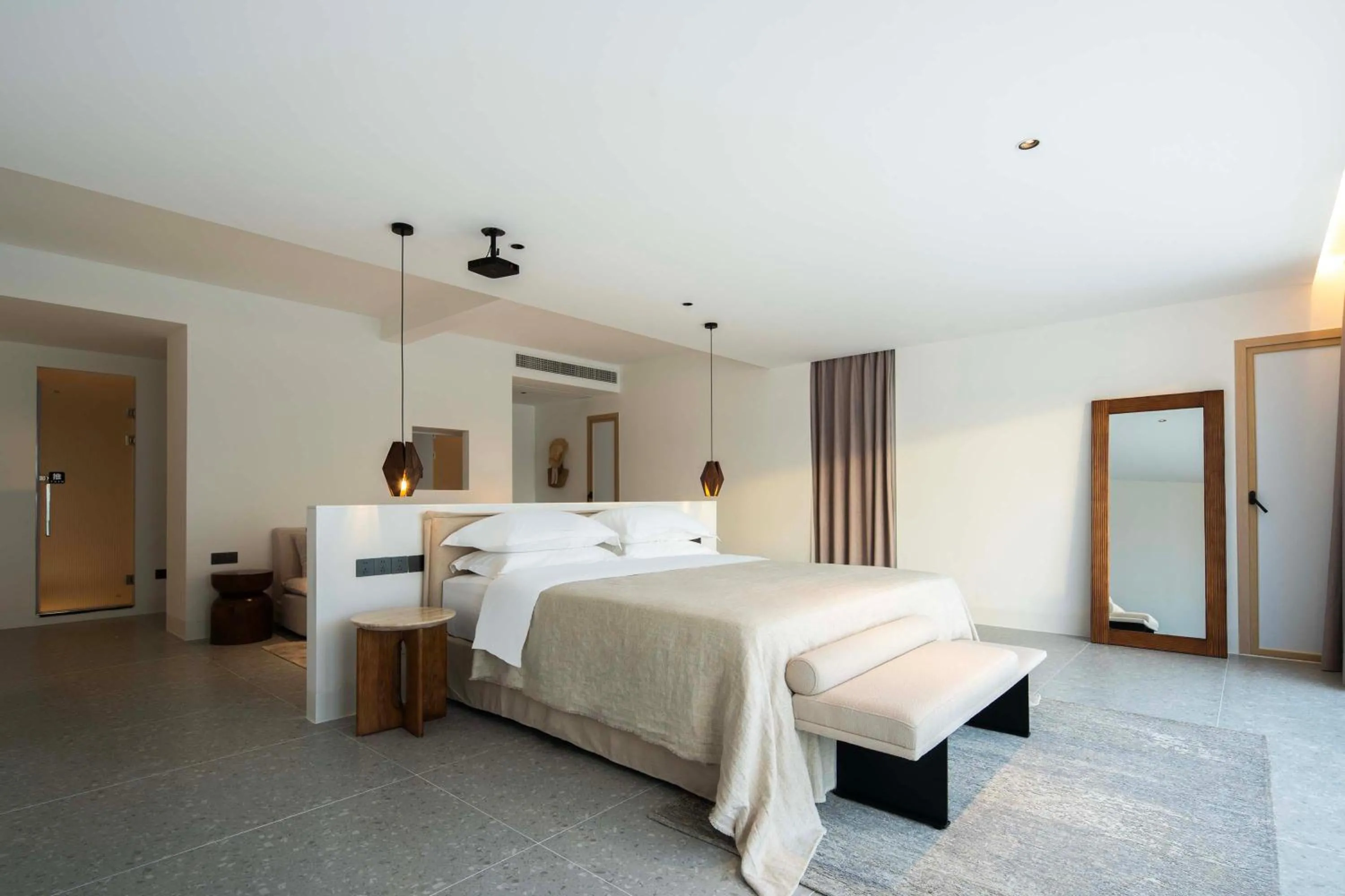 Photo of the whole room, Bed in Shenzhen GuanHu Secret Wild Reef Seaview Hotel