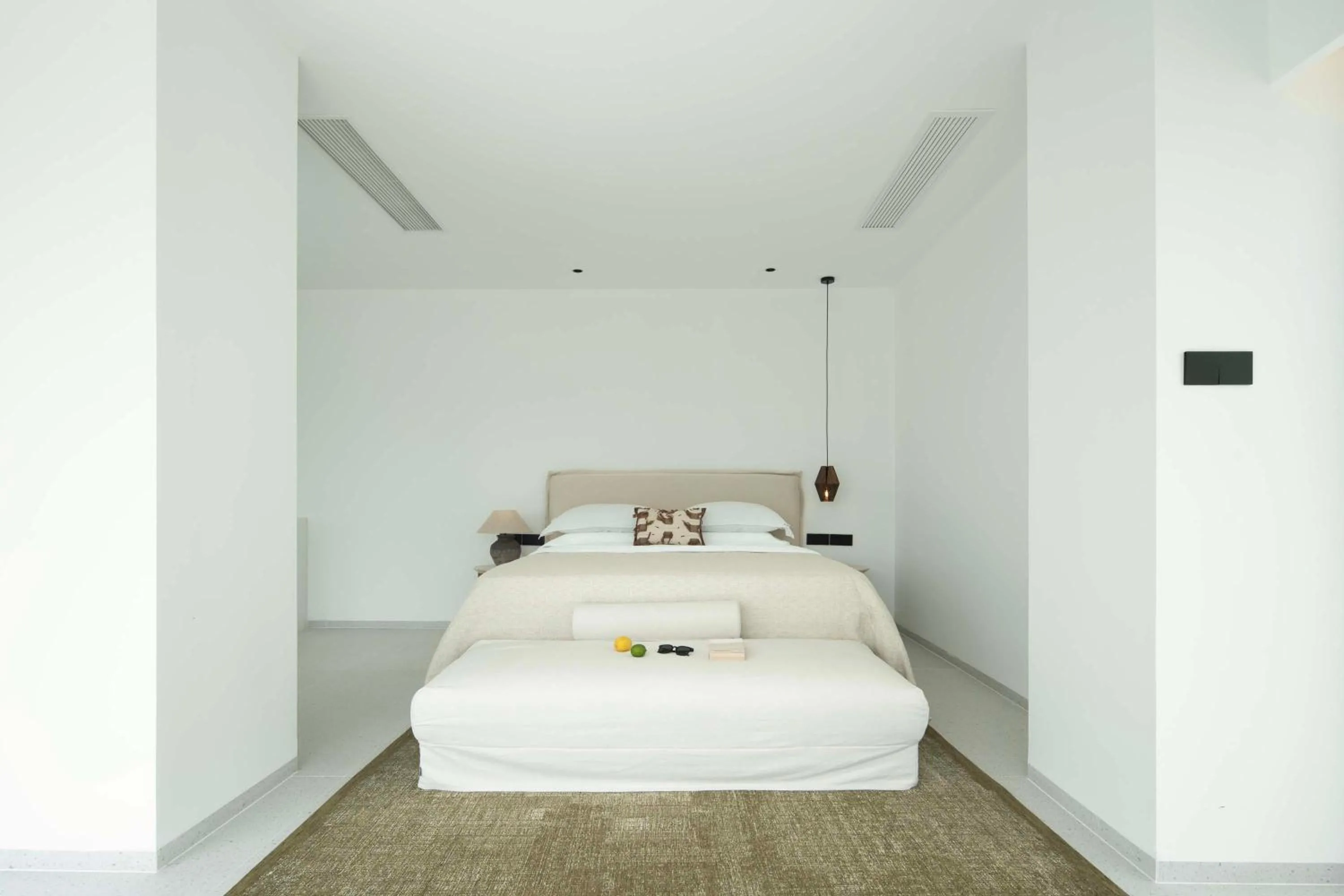 Photo of the whole room, Bed in Shenzhen GuanHu Secret Wild Reef Seaview Hotel