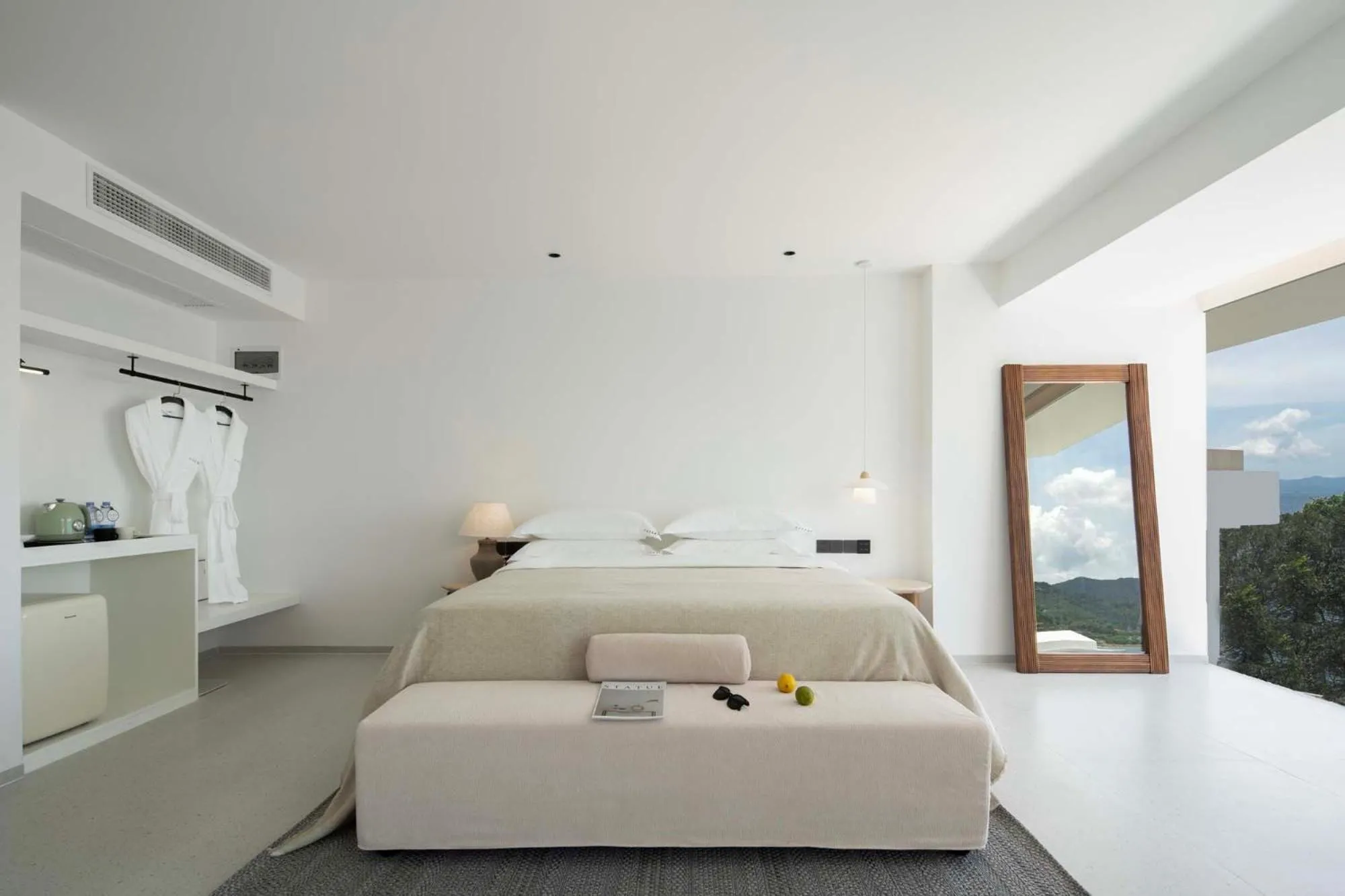 Photo of the whole room, Bed in Shenzhen GuanHu Secret Wild Reef Seaview Hotel
