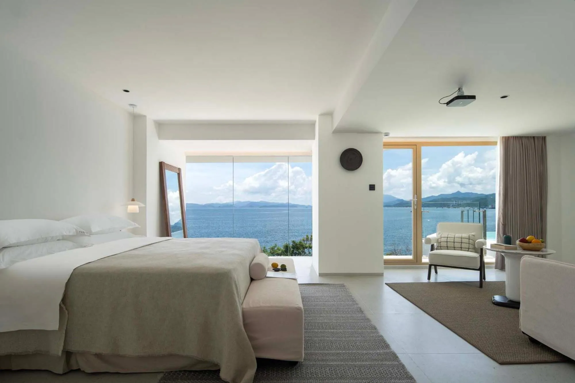 Photo of the whole room, Bed in Shenzhen GuanHu Secret Wild Reef Seaview Hotel