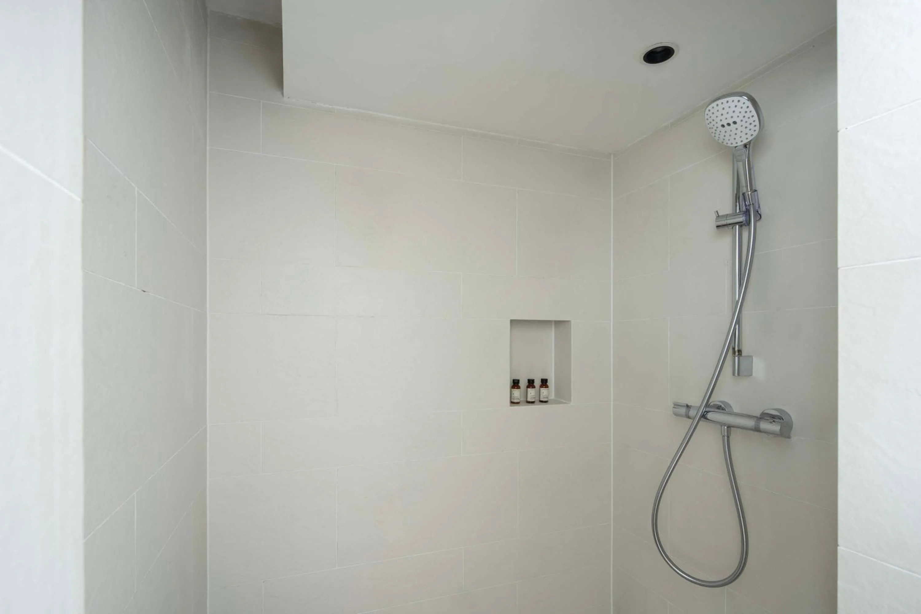Shower in Shenzhen GuanHu Secret Wild Reef Seaview Hotel