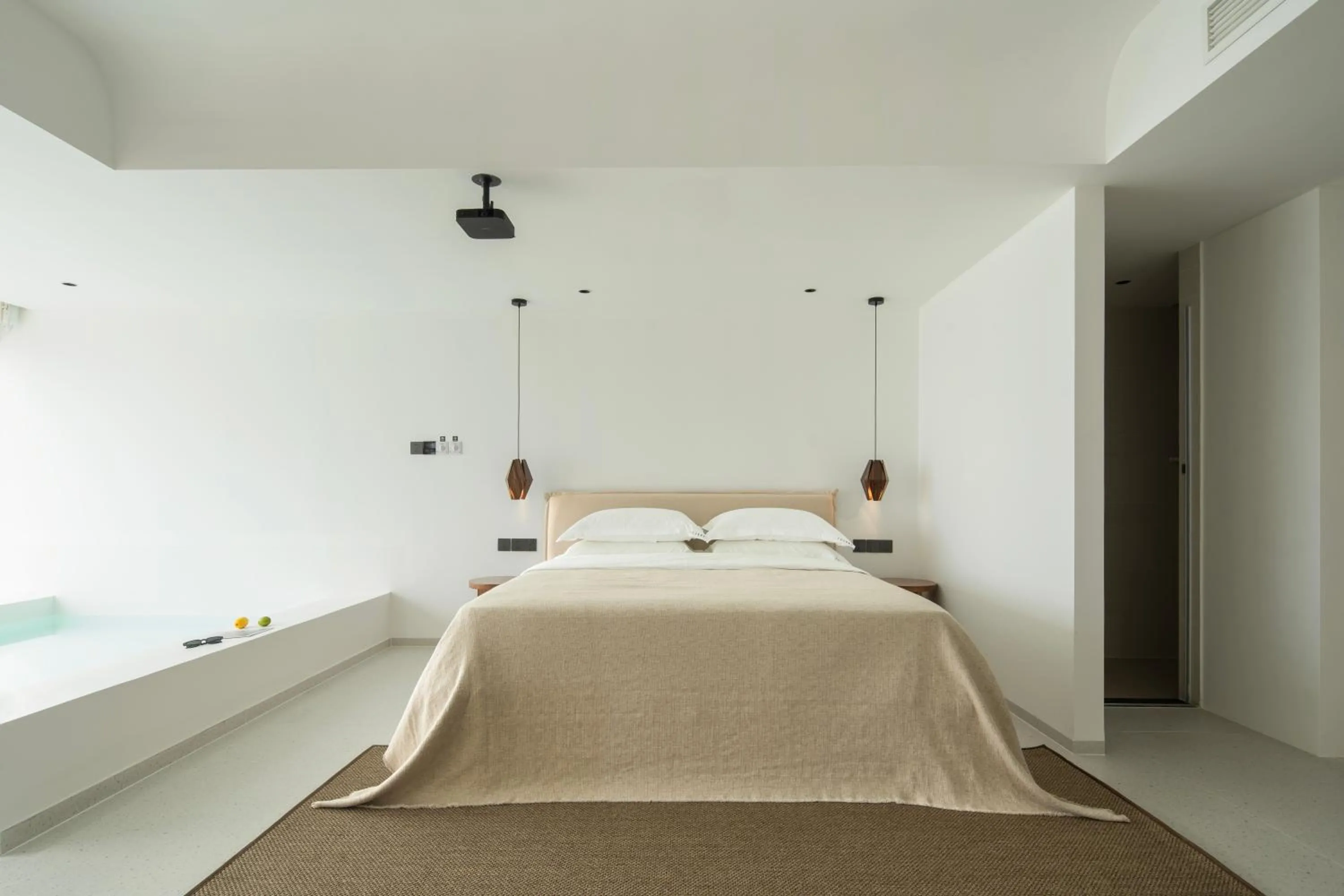 Photo of the whole room, Bed in Shenzhen GuanHu Secret Wild Reef Seaview Hotel