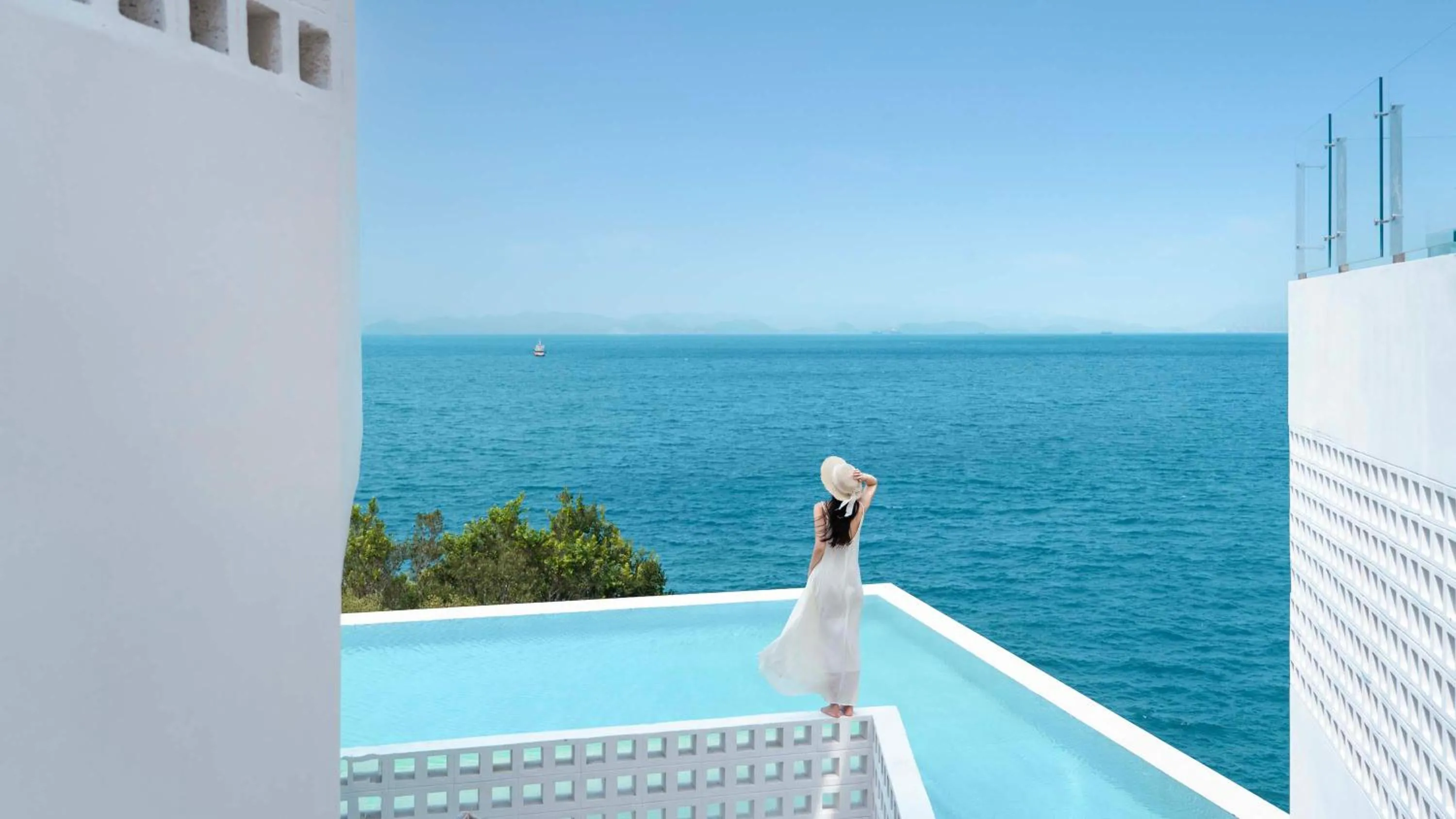 Swimming pool in Shenzhen GuanHu Secret Wild Reef Seaview Hotel