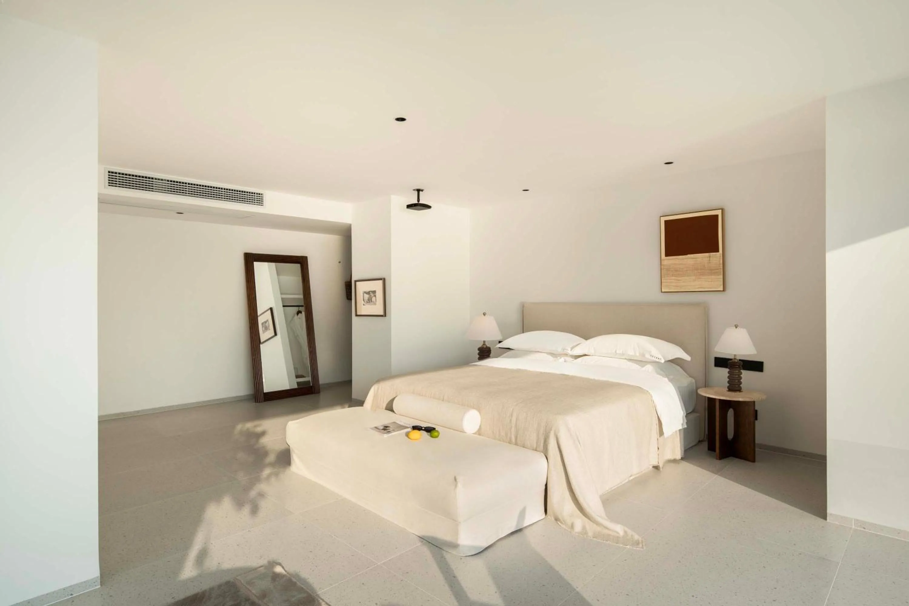 Photo of the whole room, Bed in Shenzhen GuanHu Secret Wild Reef Seaview Hotel