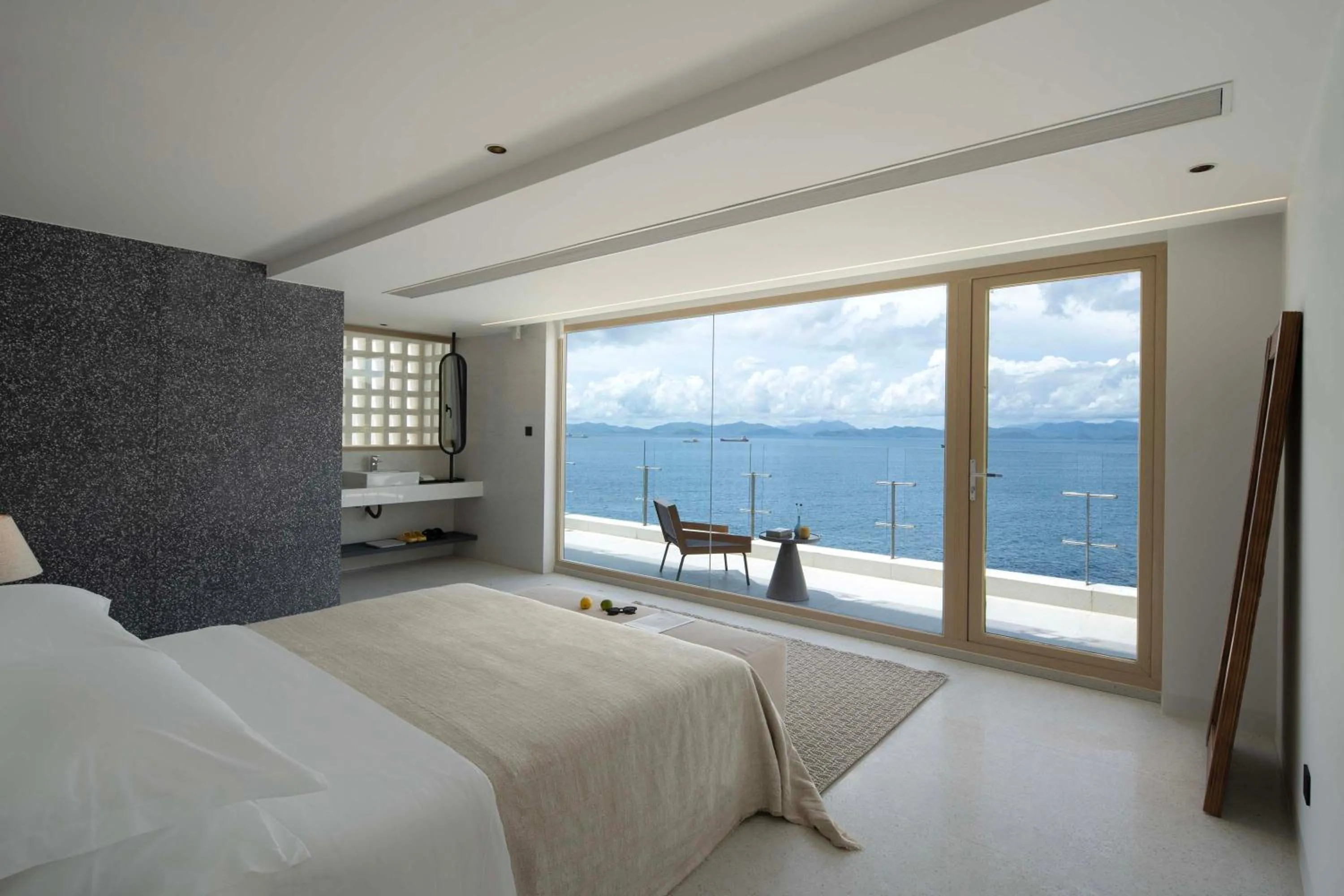 Deluxe Twin Room with Sea View in Shenzhen GuanHu Secret Wild Reef Seaview Hotel