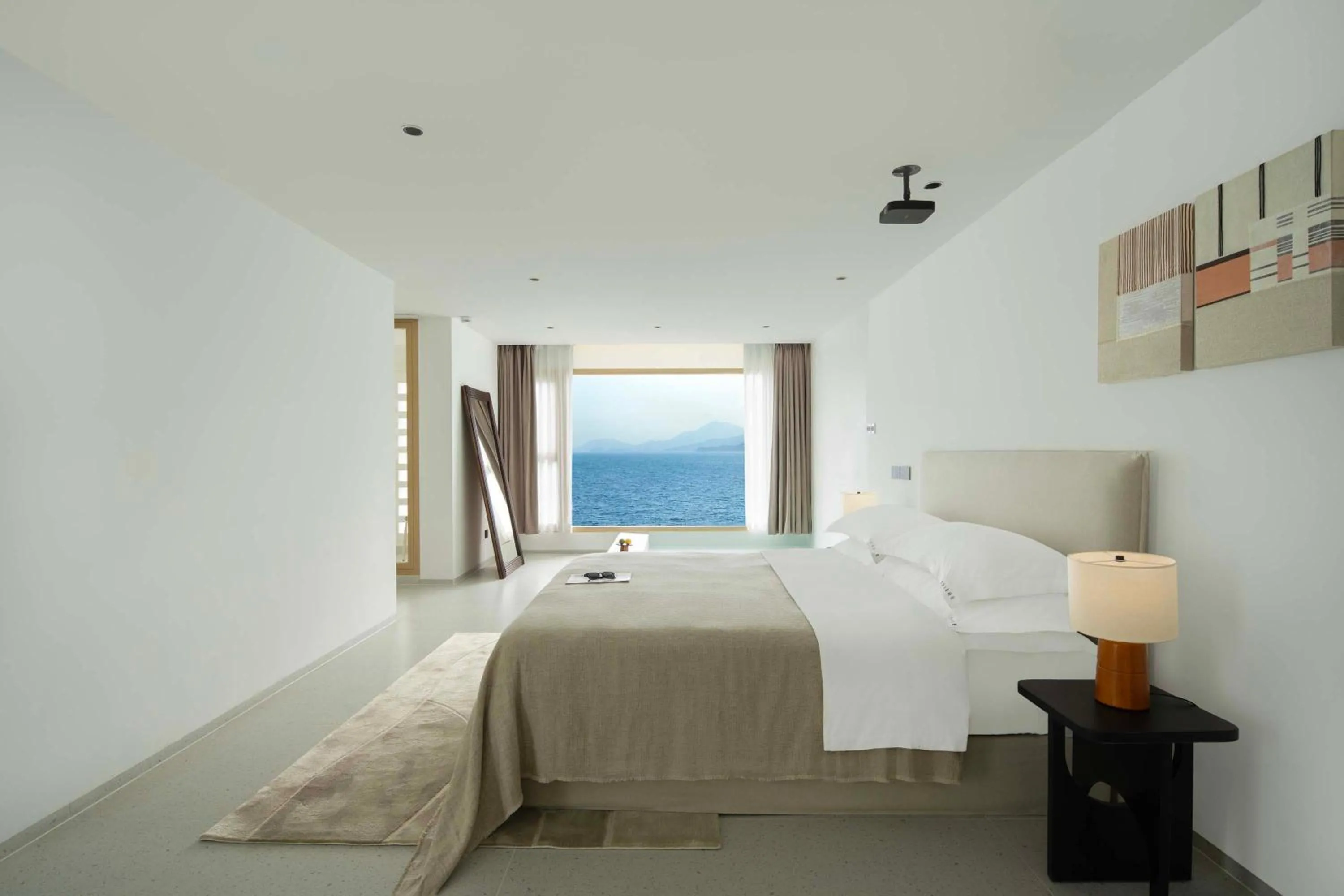 Photo of the whole room, Bed in Shenzhen GuanHu Secret Wild Reef Seaview Hotel