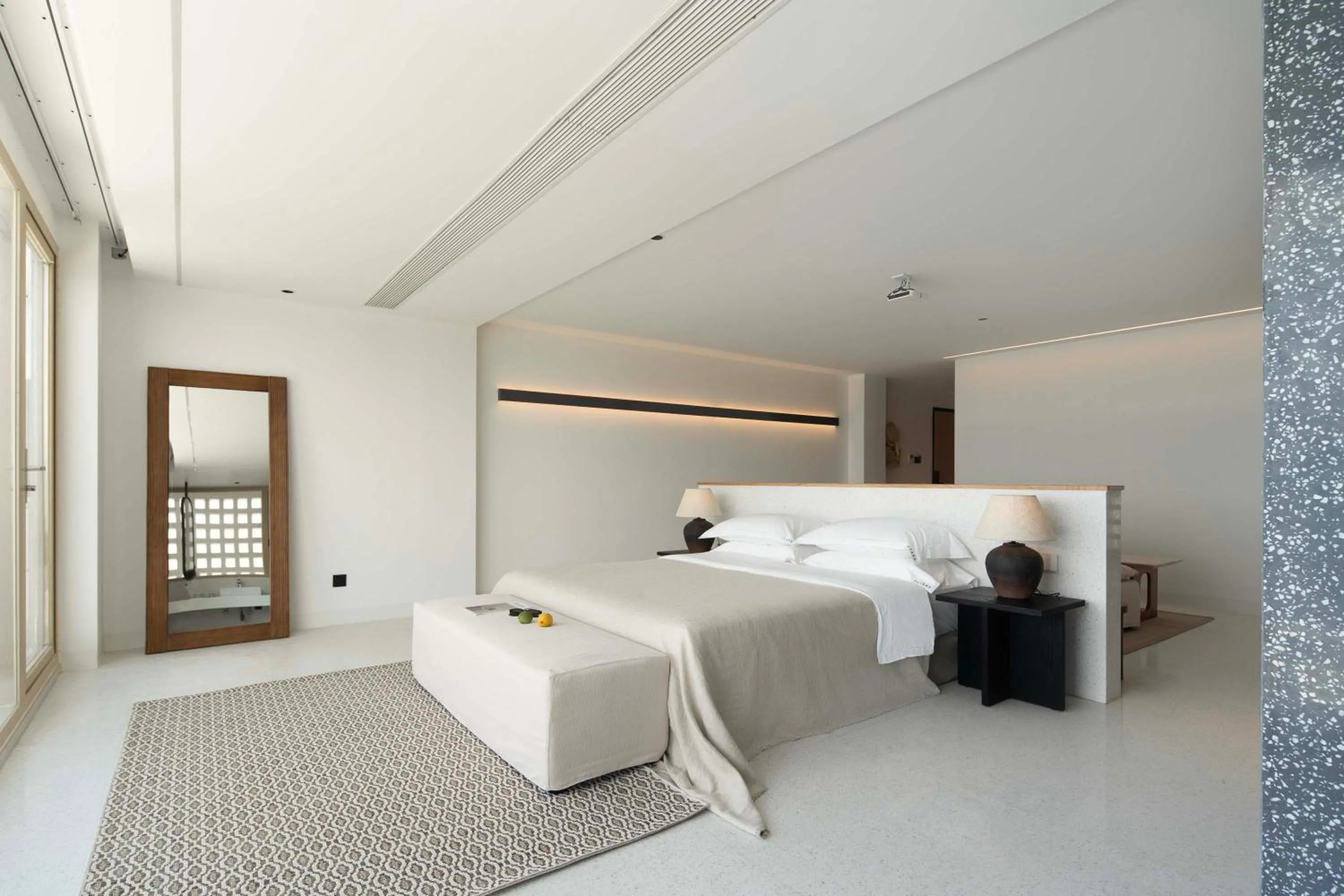 Photo of the whole room, Bed in Shenzhen GuanHu Secret Wild Reef Seaview Hotel
