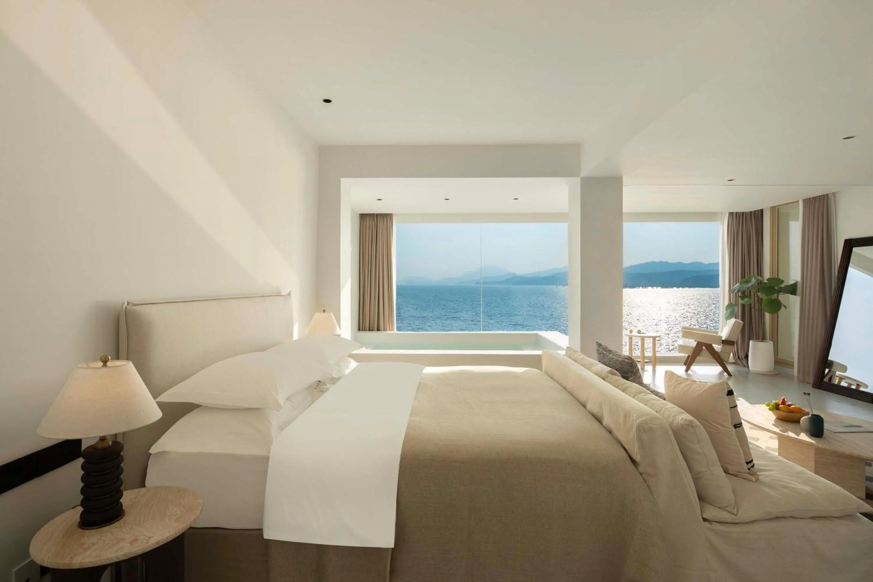 Photo of the whole room, Bed in Shenzhen GuanHu Secret Wild Reef Seaview Hotel