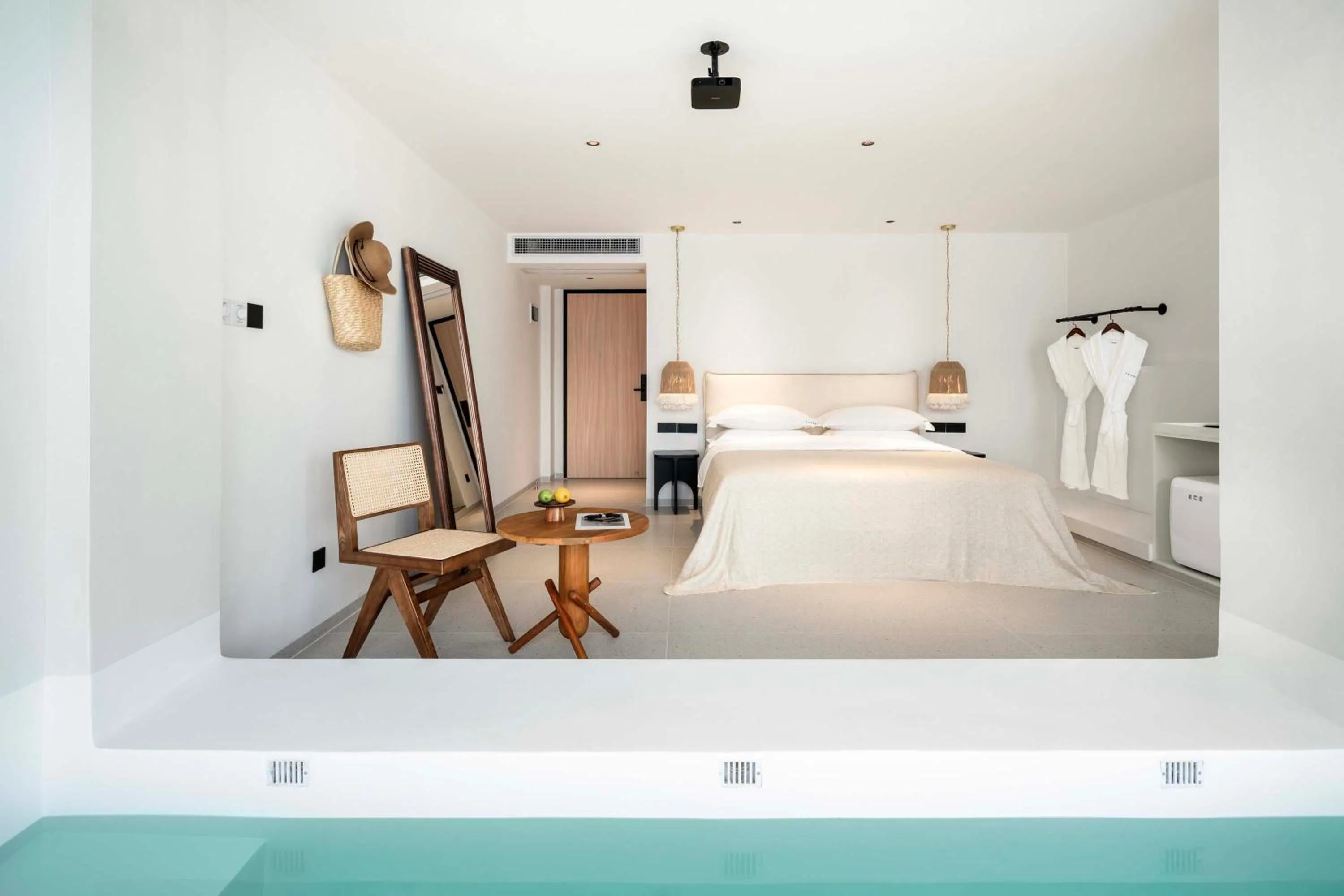 Photo of the whole room, Bed in Shenzhen GuanHu Secret Wild Reef Seaview Hotel