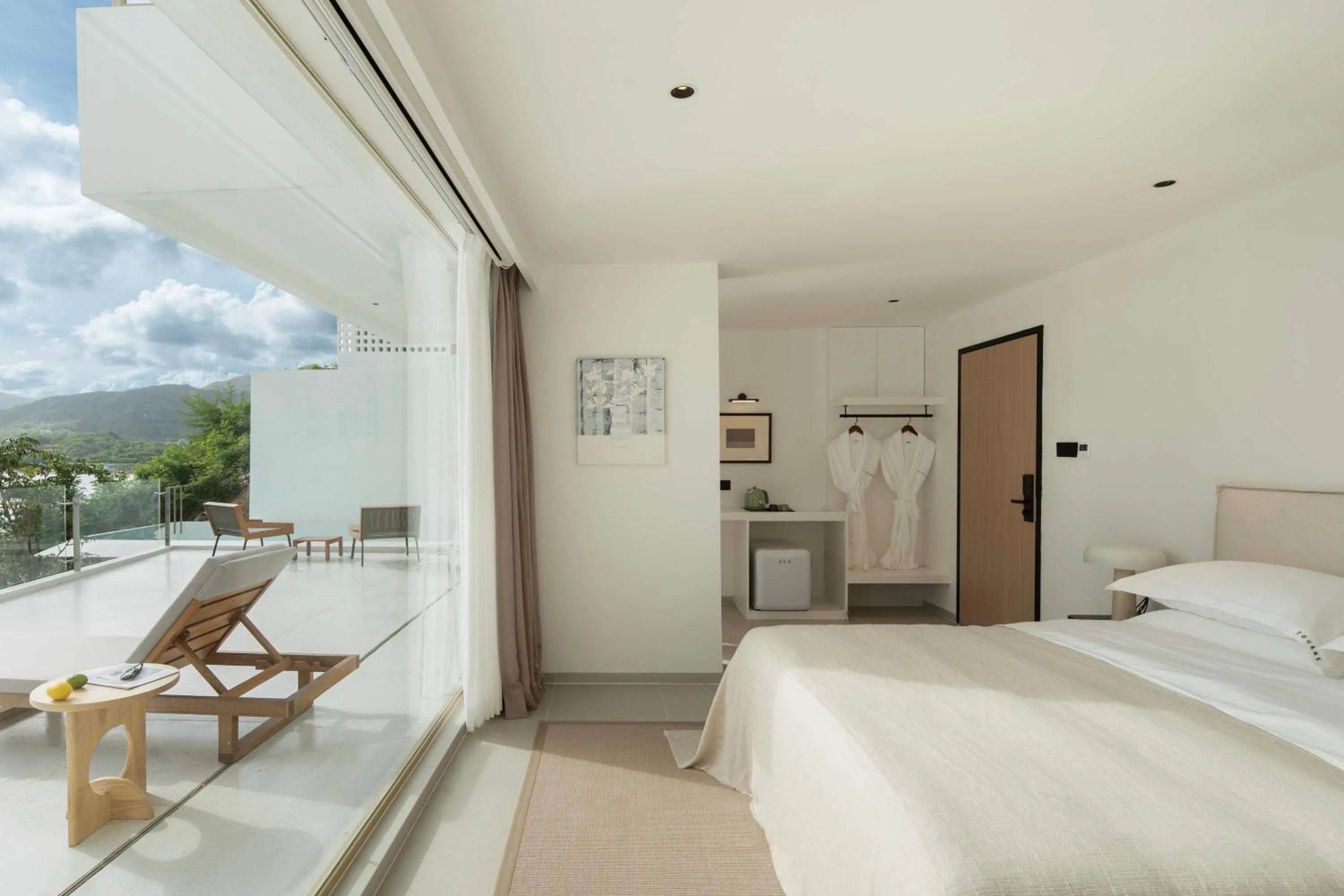 View (from property/room), Bed in Shenzhen GuanHu Secret Wild Reef Seaview Hotel