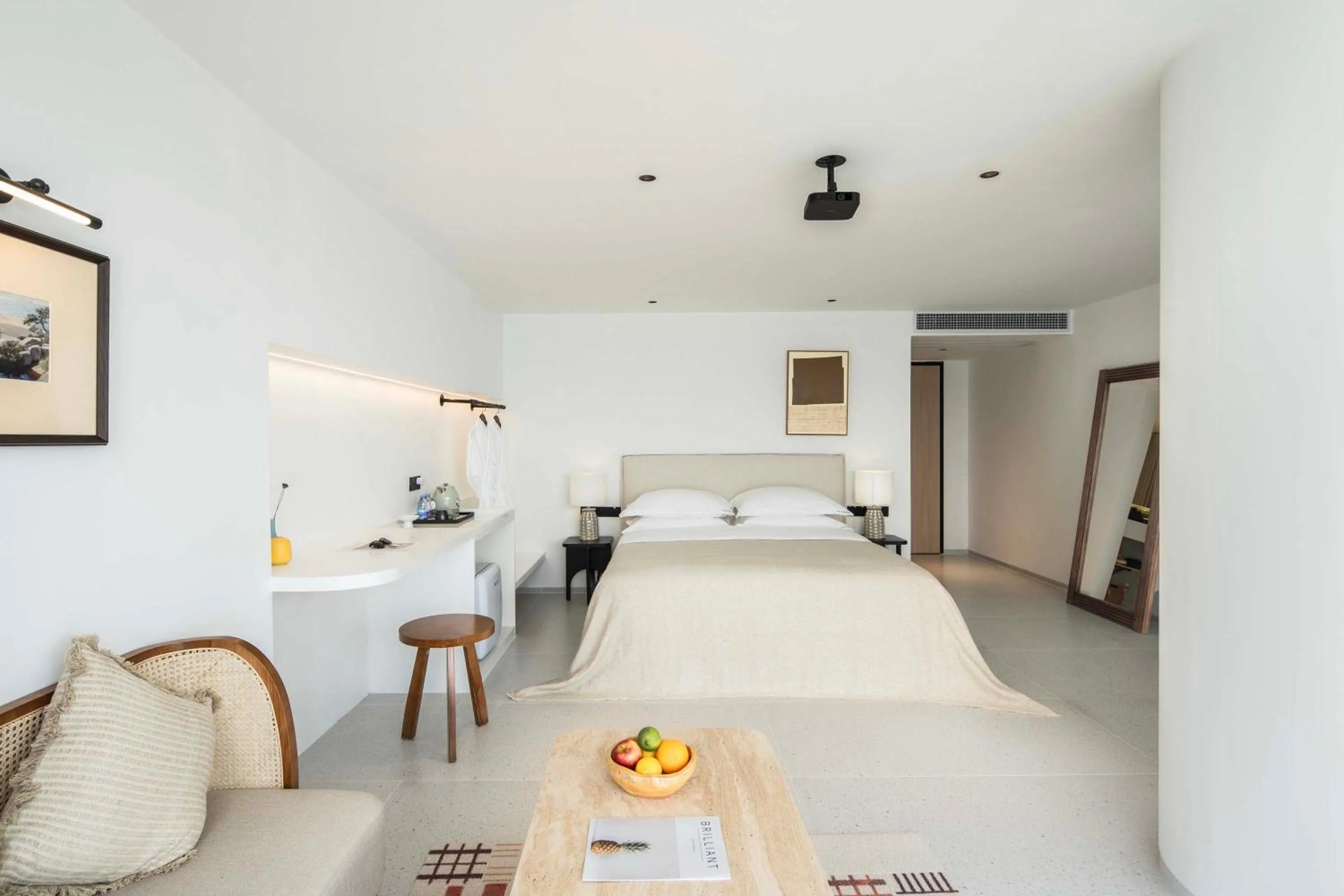 Photo of the whole room, Bed in Shenzhen GuanHu Secret Wild Reef Seaview Hotel