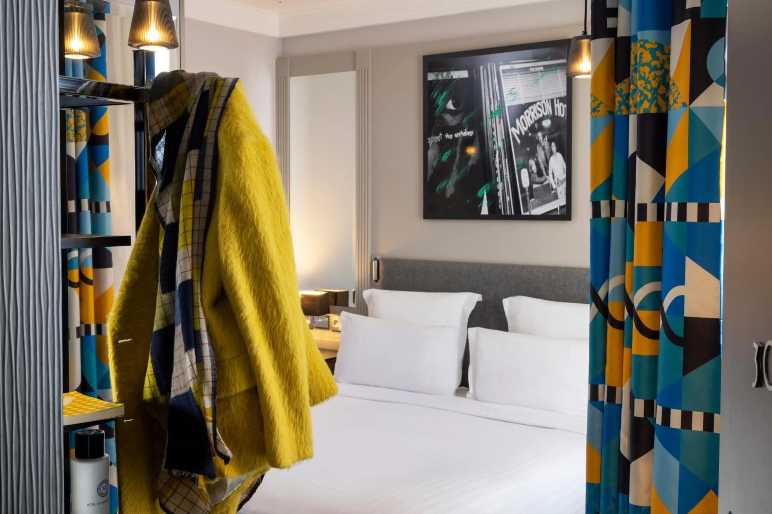 room service, Bed in Les Matins de Paris & Spa