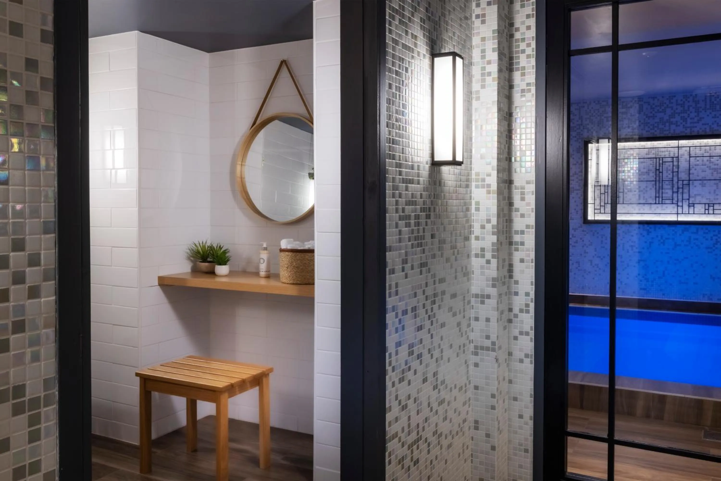 Spa and wellness centre/facilities in Les Matins de Paris & Spa